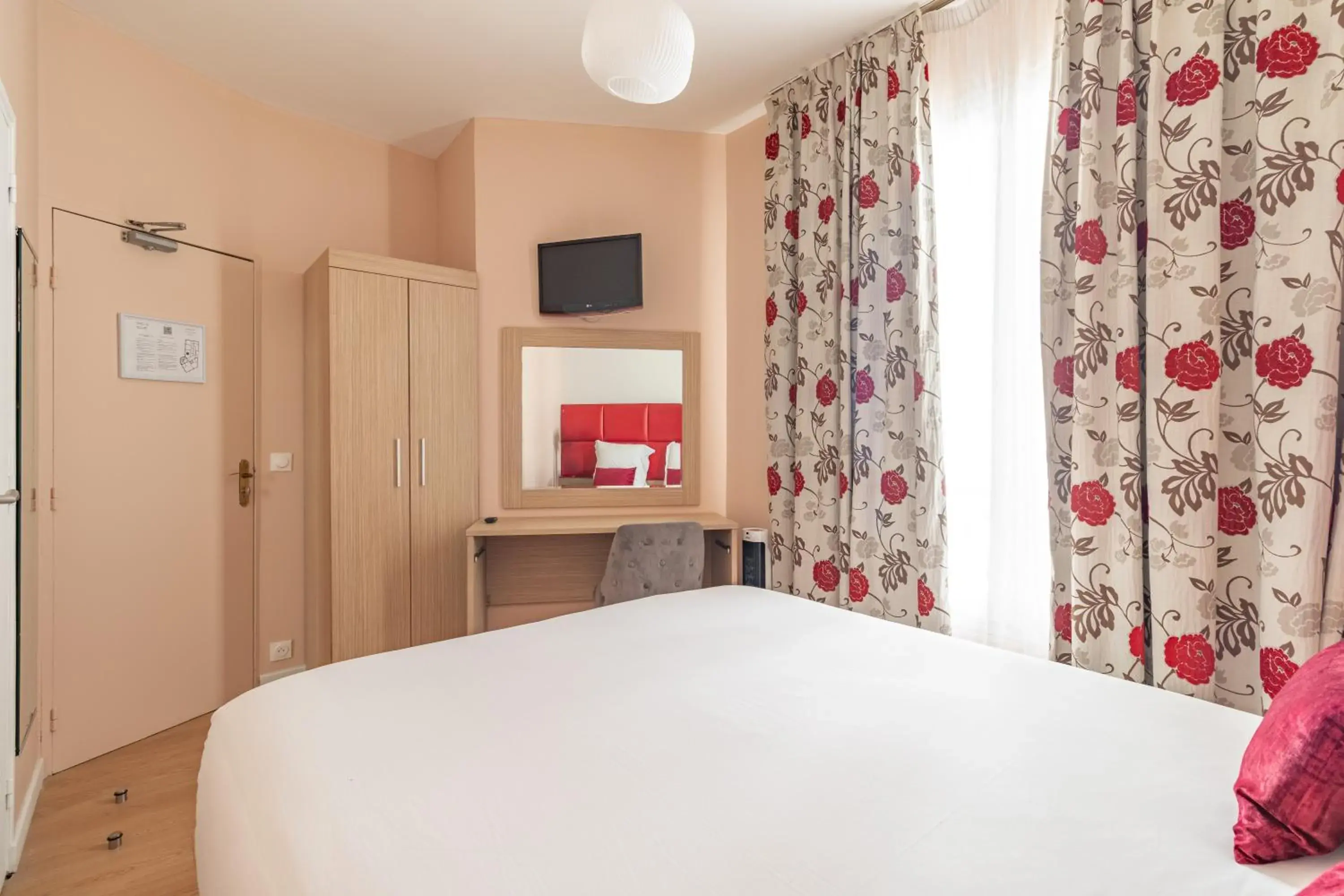 Bed in Hotel Riviera OPERA Cadet Bed in Hotel Riviera OPERA Cadet