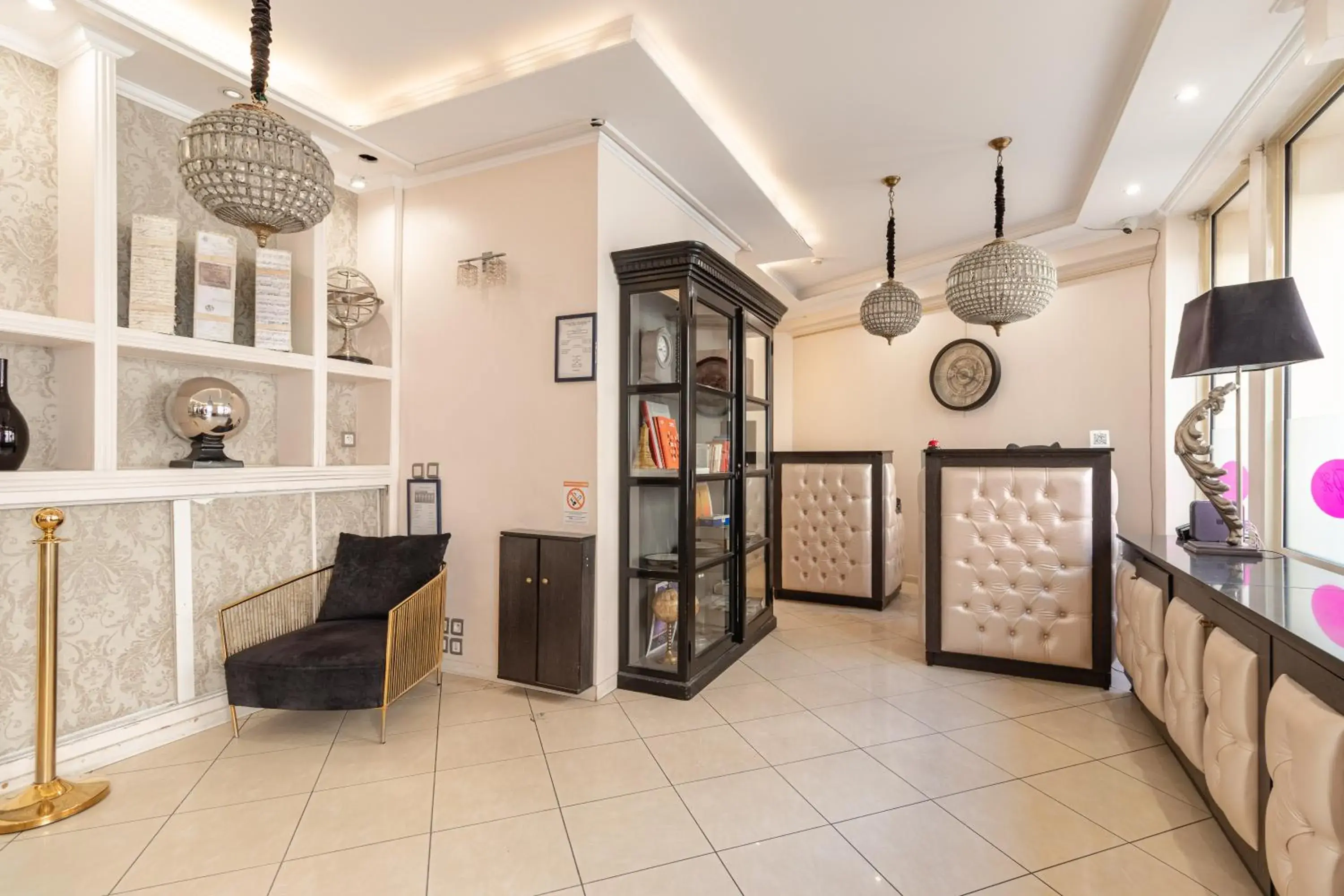 Lobby or reception in Hotel Riviera OPERA Cadet Lobby or reception in Hotel Riviera OPERA Cadet