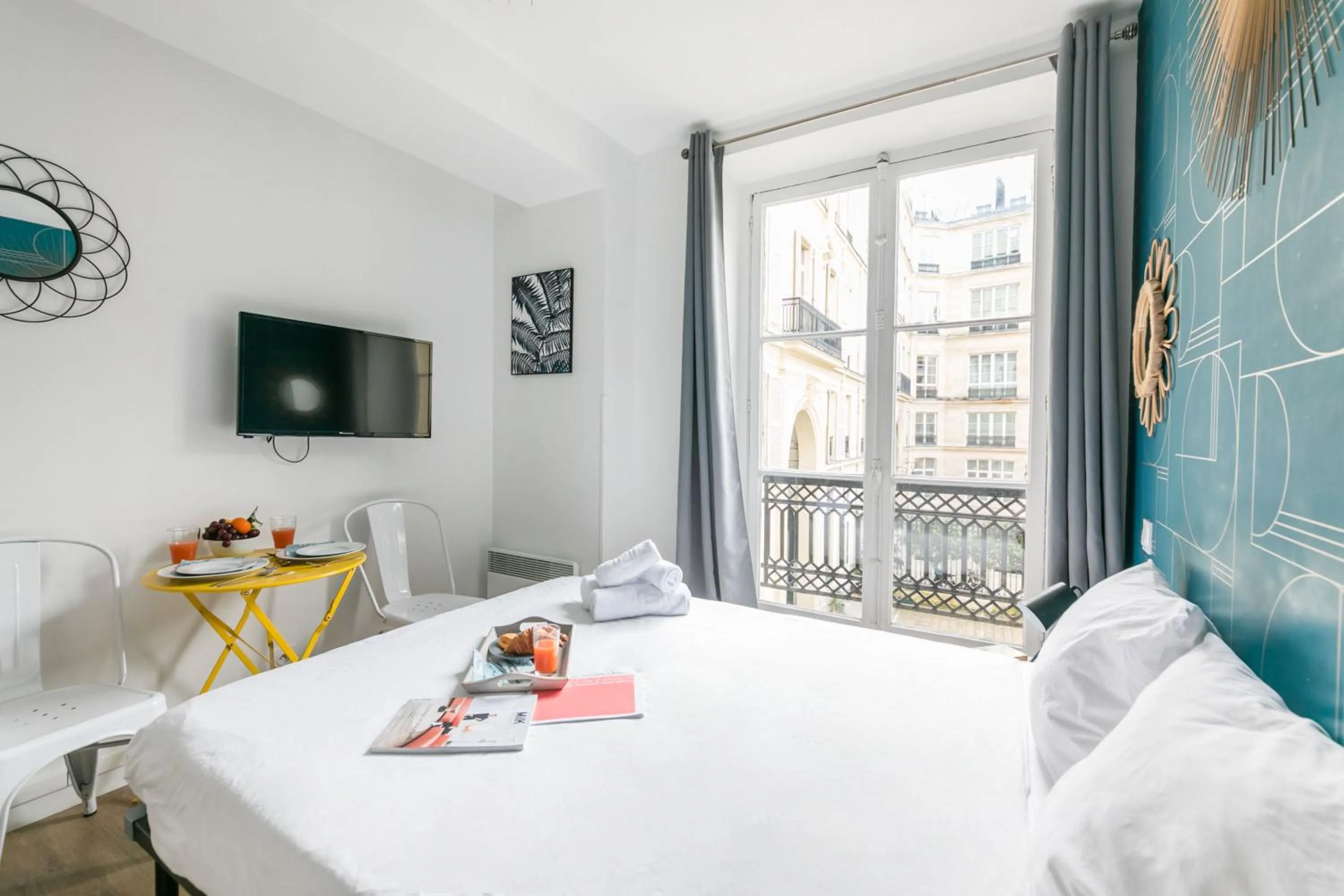 Living room, Bed in WS St Germain - Quartier Latin