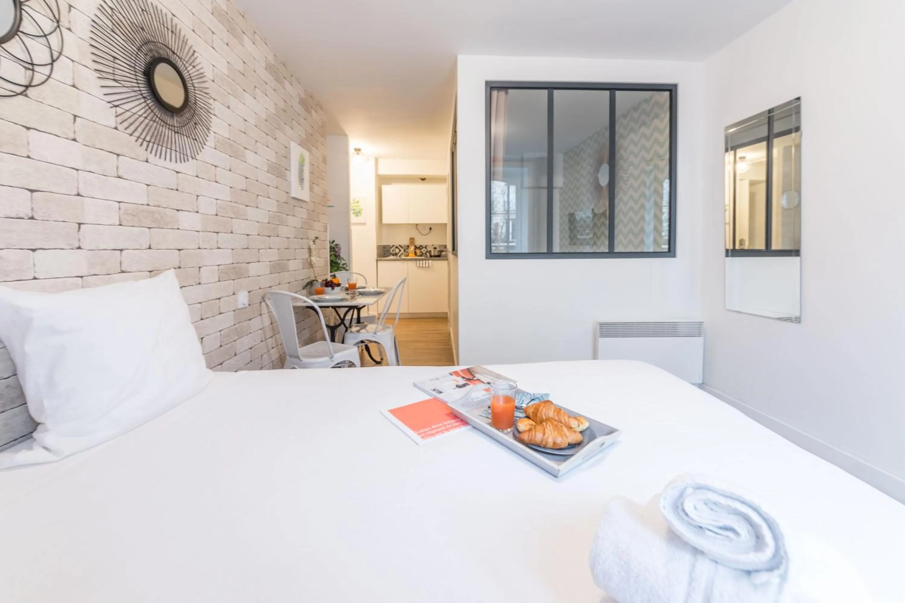 Living room, Bed in WS St Germain - Quartier Latin