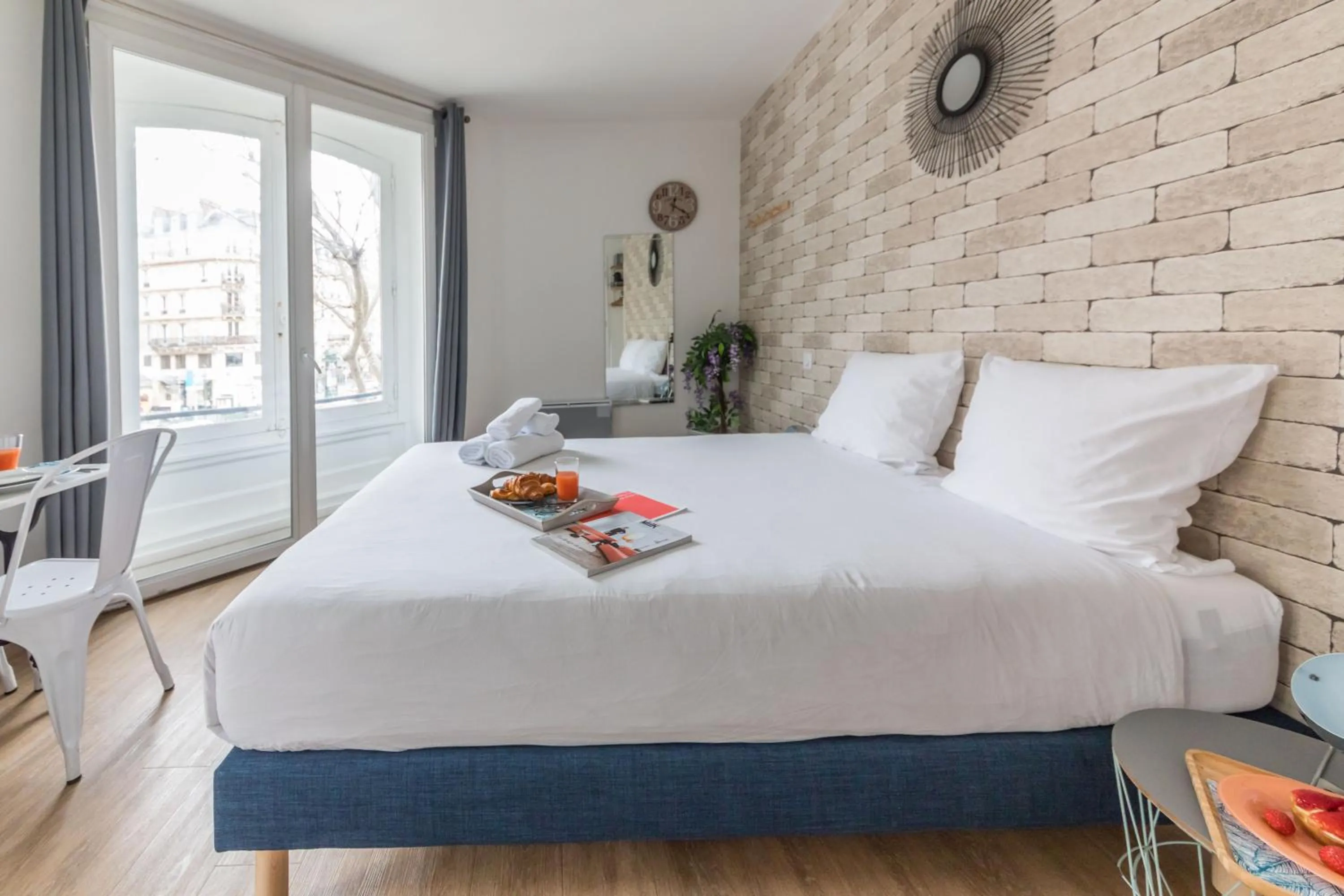 Living room, Bed in WS St Germain - Quartier Latin