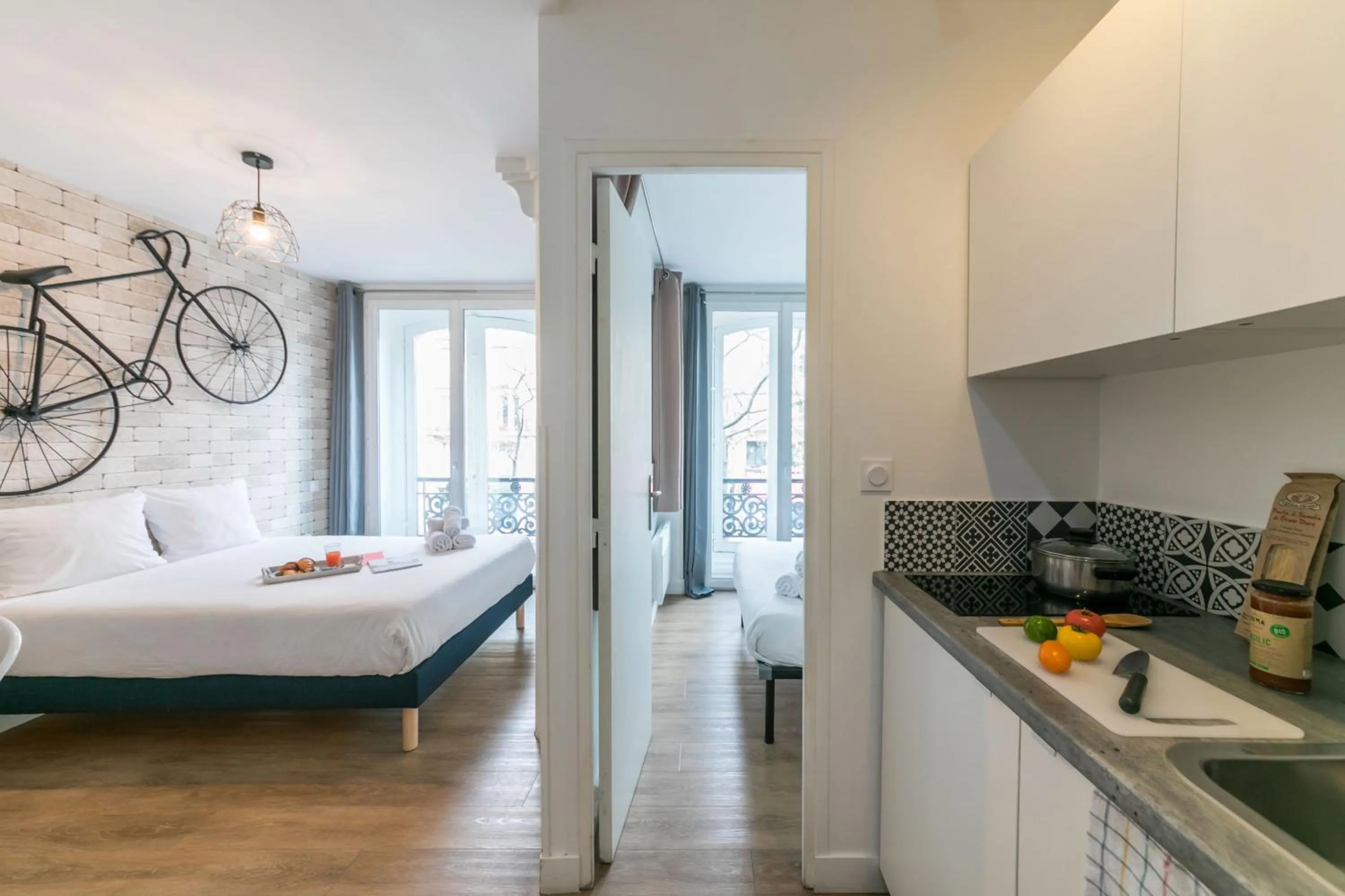 Living room, Bed in WS St Germain - Quartier Latin