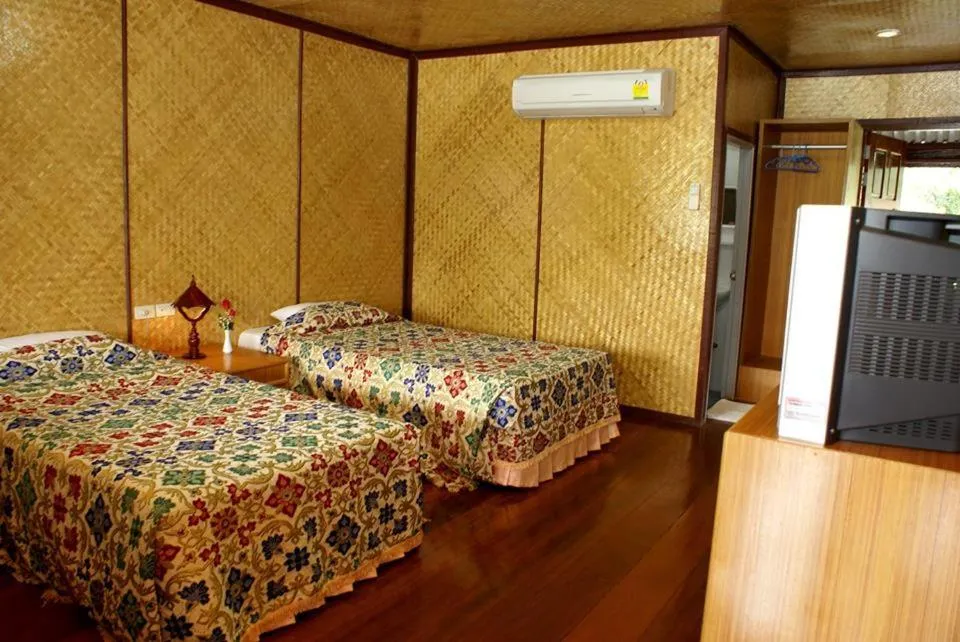 Fishing, Bed in Duenshine Resort