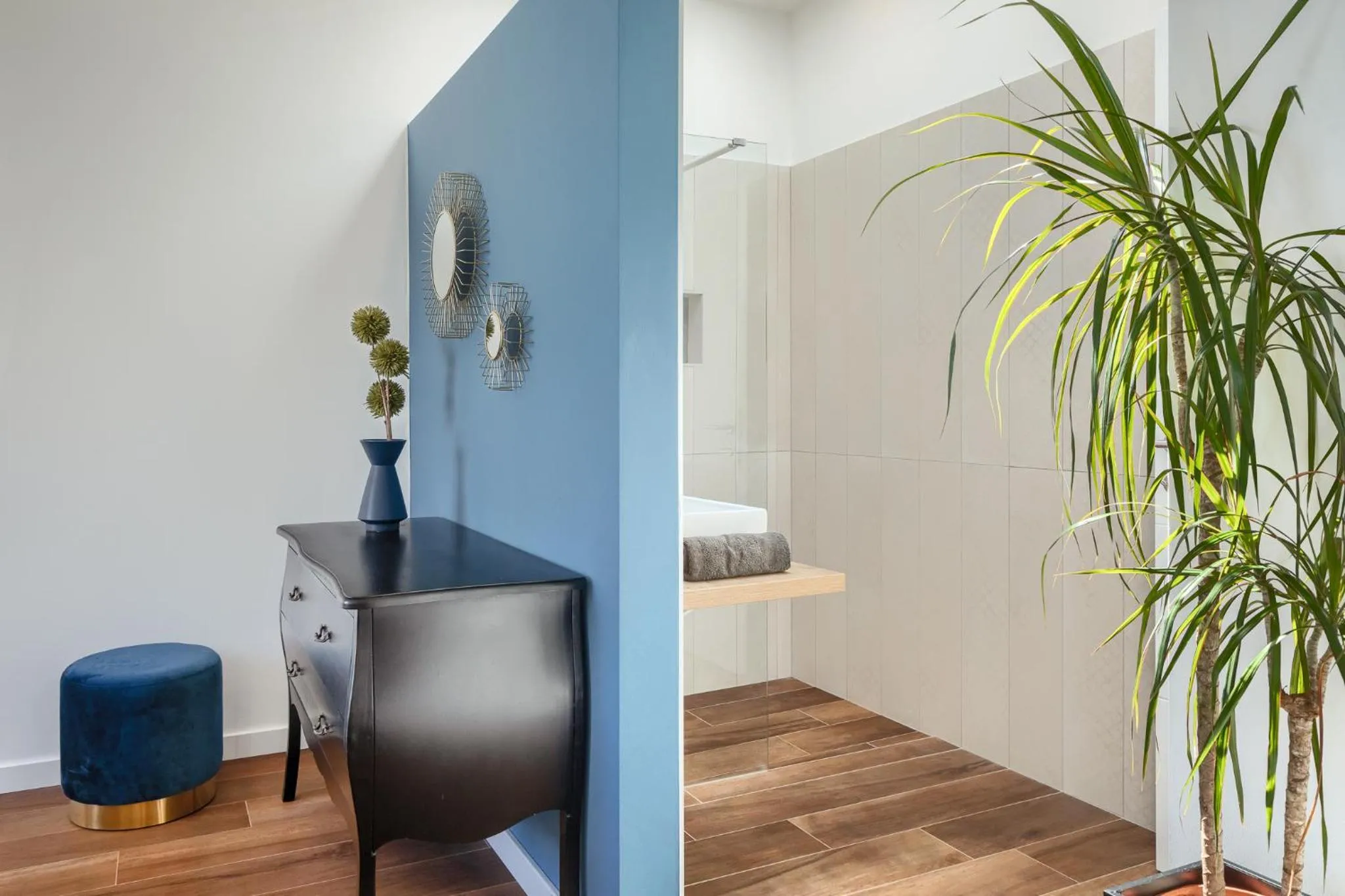 Shower, Bed in Belvedere Holidays Villas