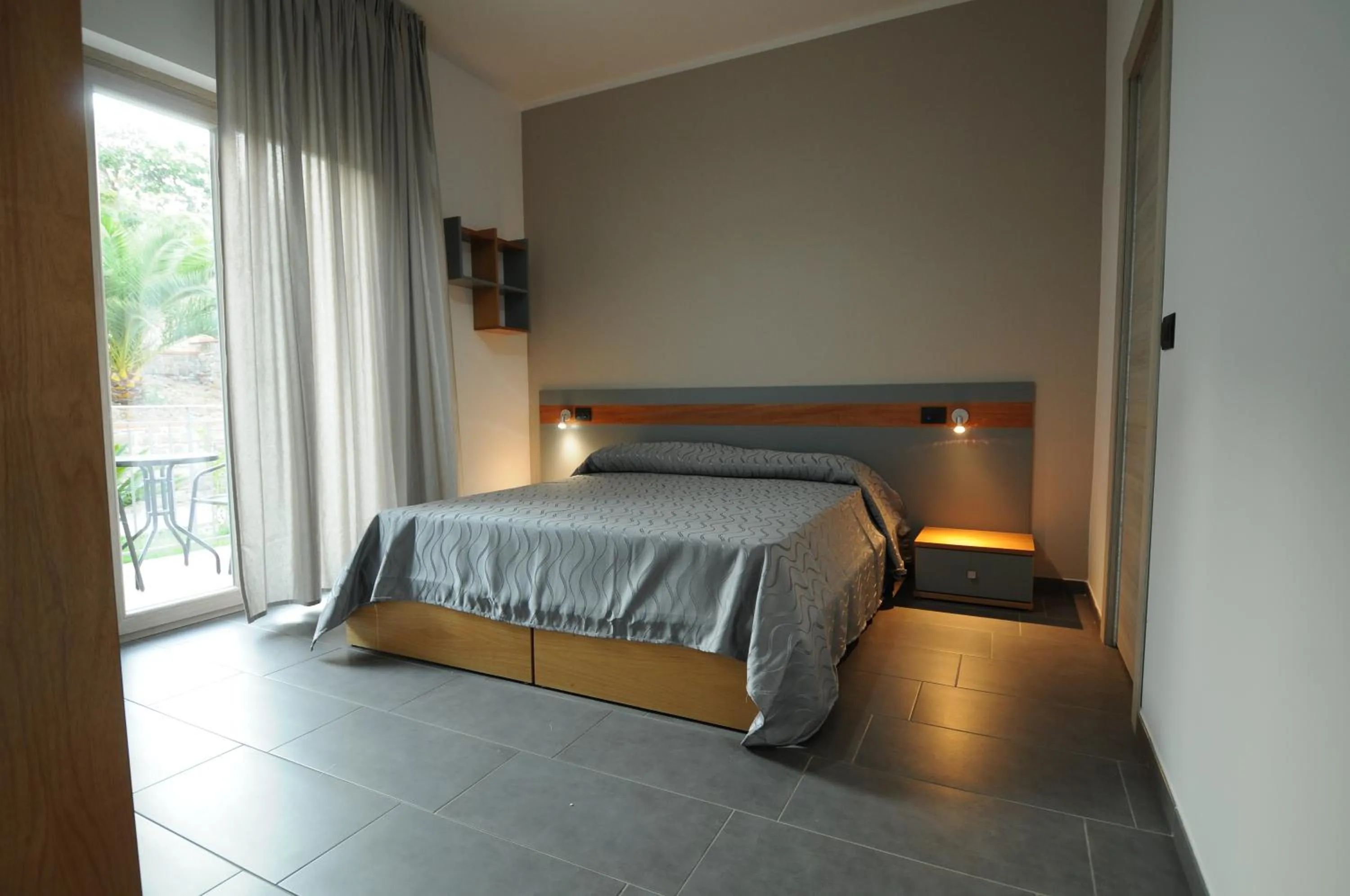 Photo of the whole room, Bed in Nausicaa B&B