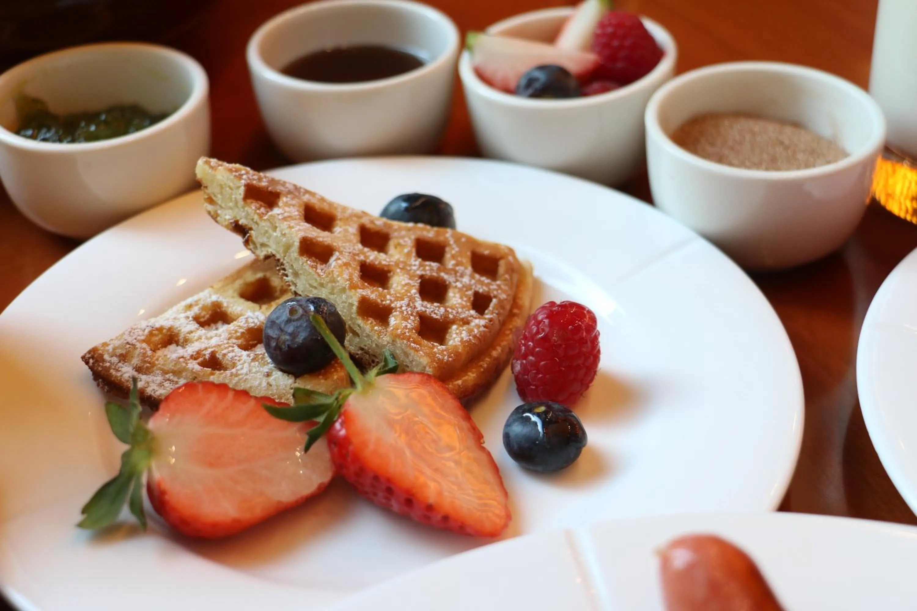 Restaurant/places to eat in Crowne Plaza Yantai Sea View by IHG