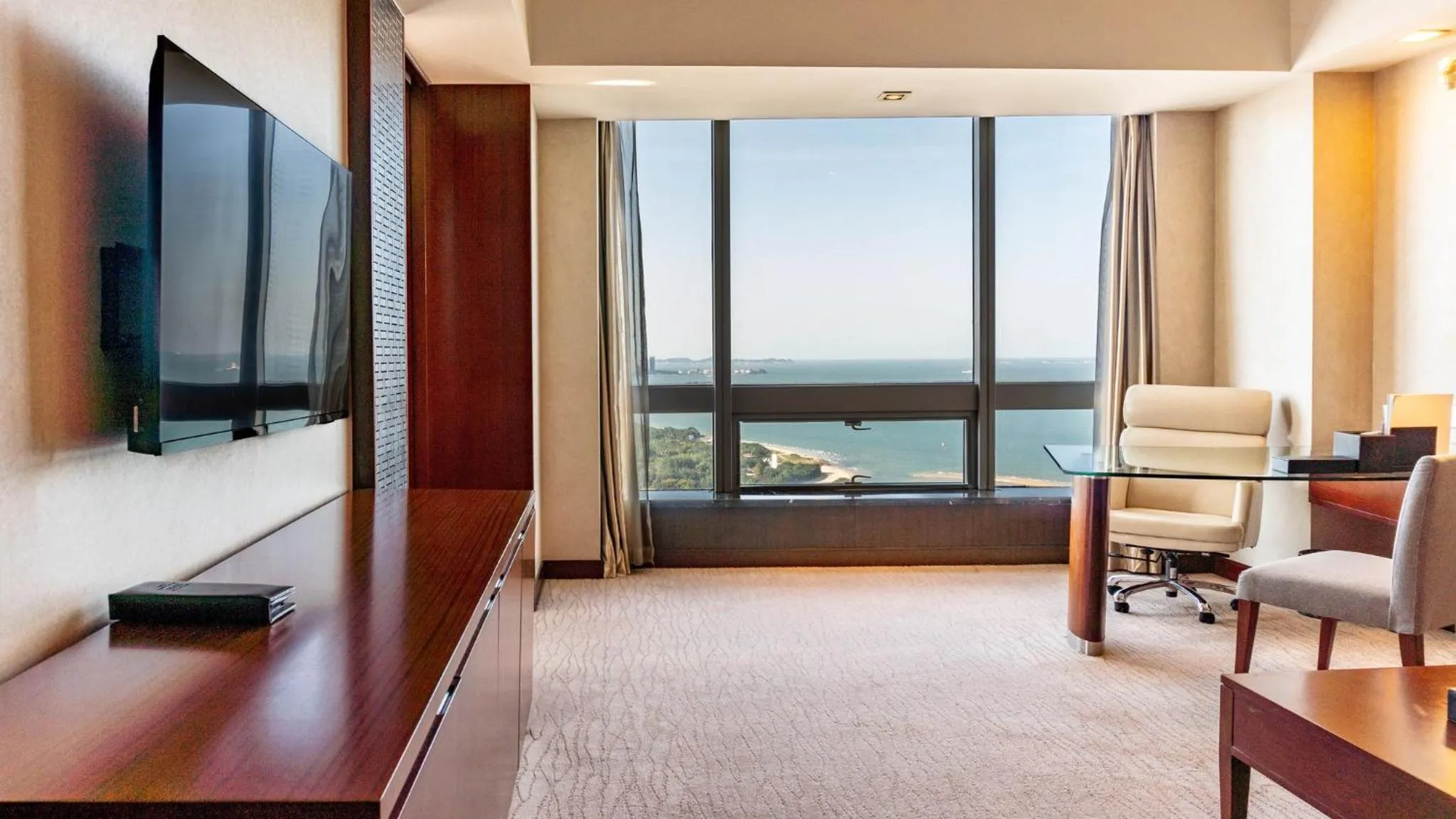 Photo of the whole room in Crowne Plaza Yantai Sea View by IHG