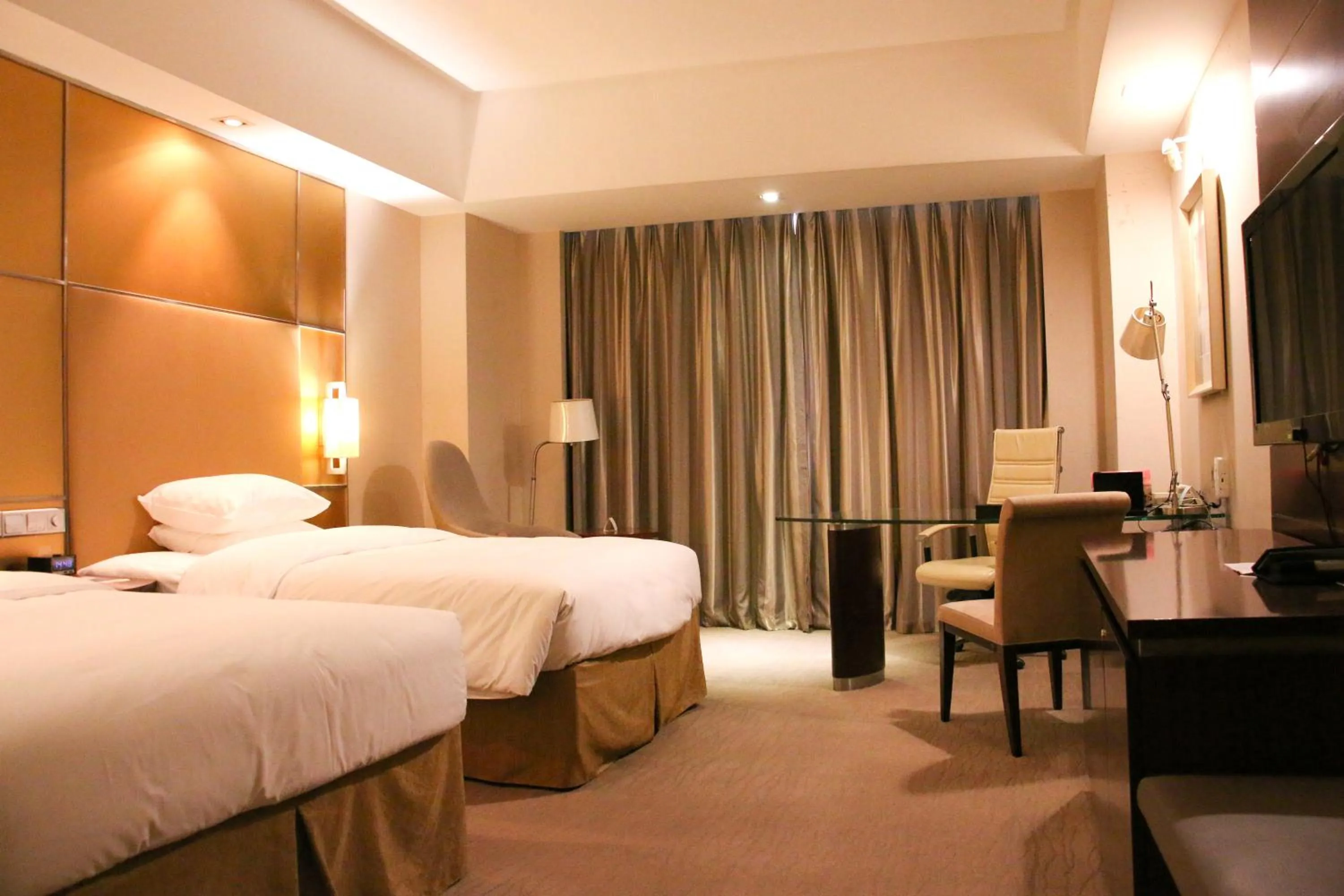 Bedroom, Bed in Crowne Plaza Yantai Sea View by IHG