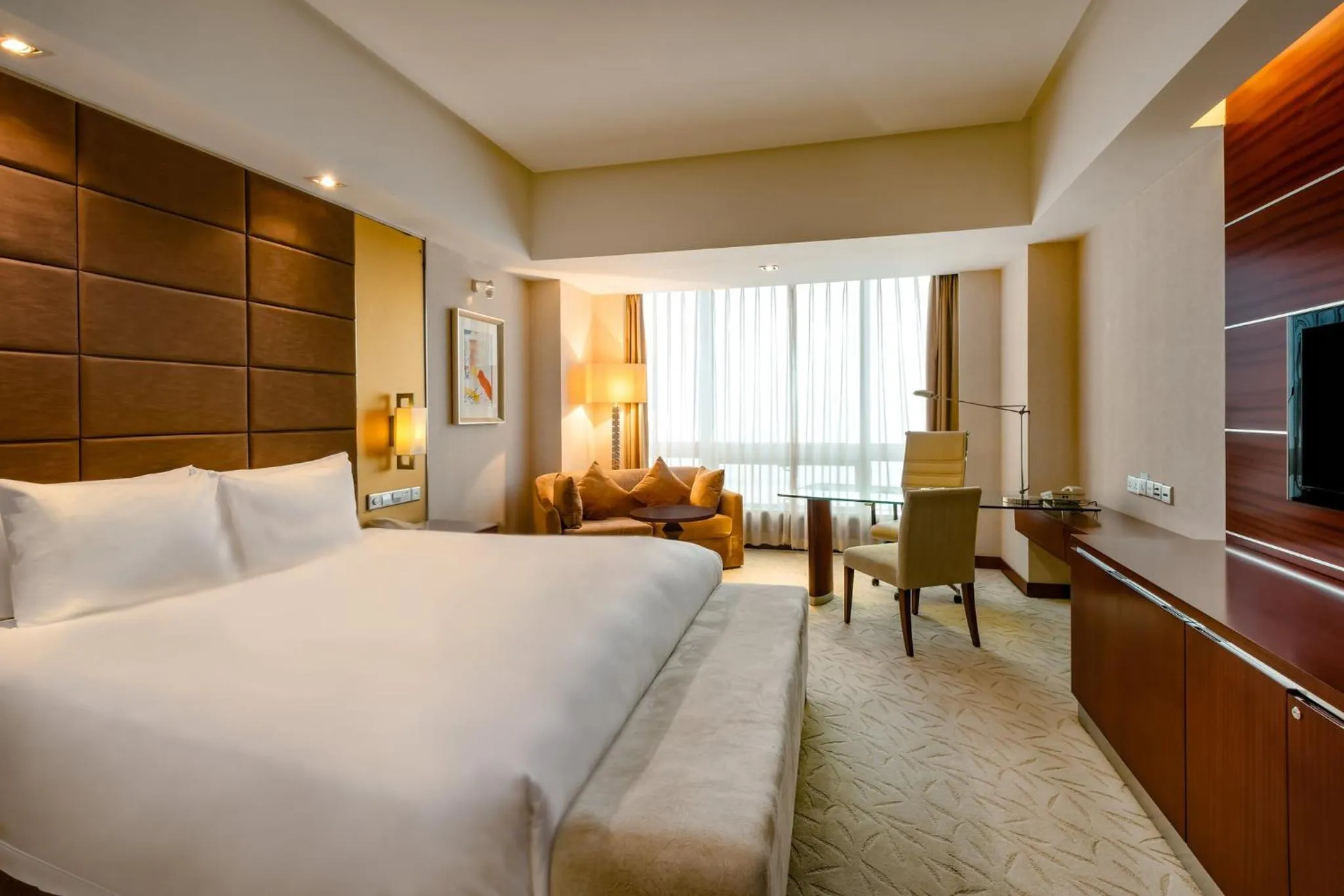 Photo of the whole room, Bed in Crowne Plaza Yantai Sea View by IHG