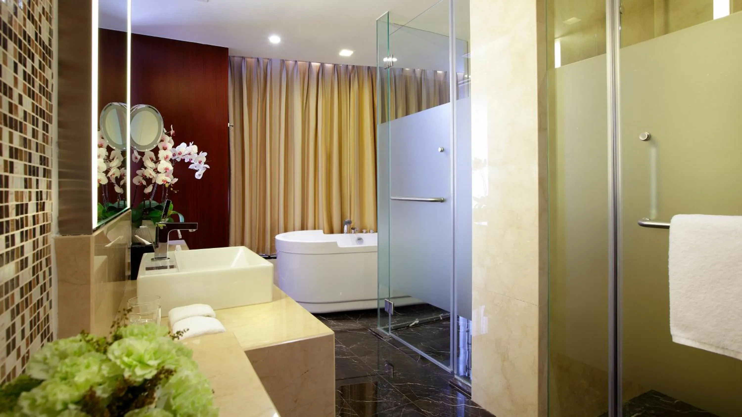 Bathroom in Crowne Plaza Yantai Sea View by IHG