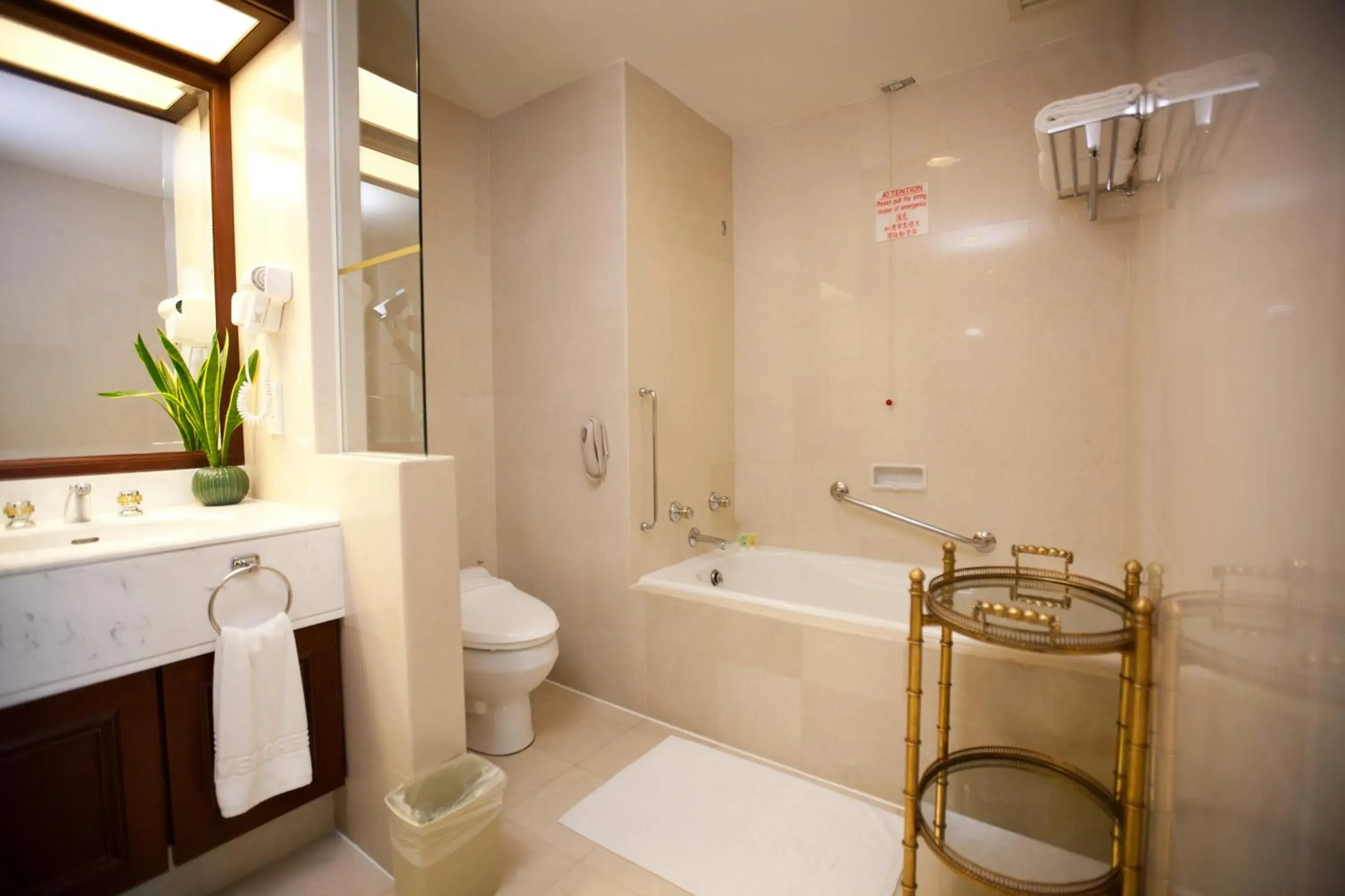Bathroom in Evergreen Laurel Hotel Penang Bathroom in Evergreen Laurel Hotel Penang