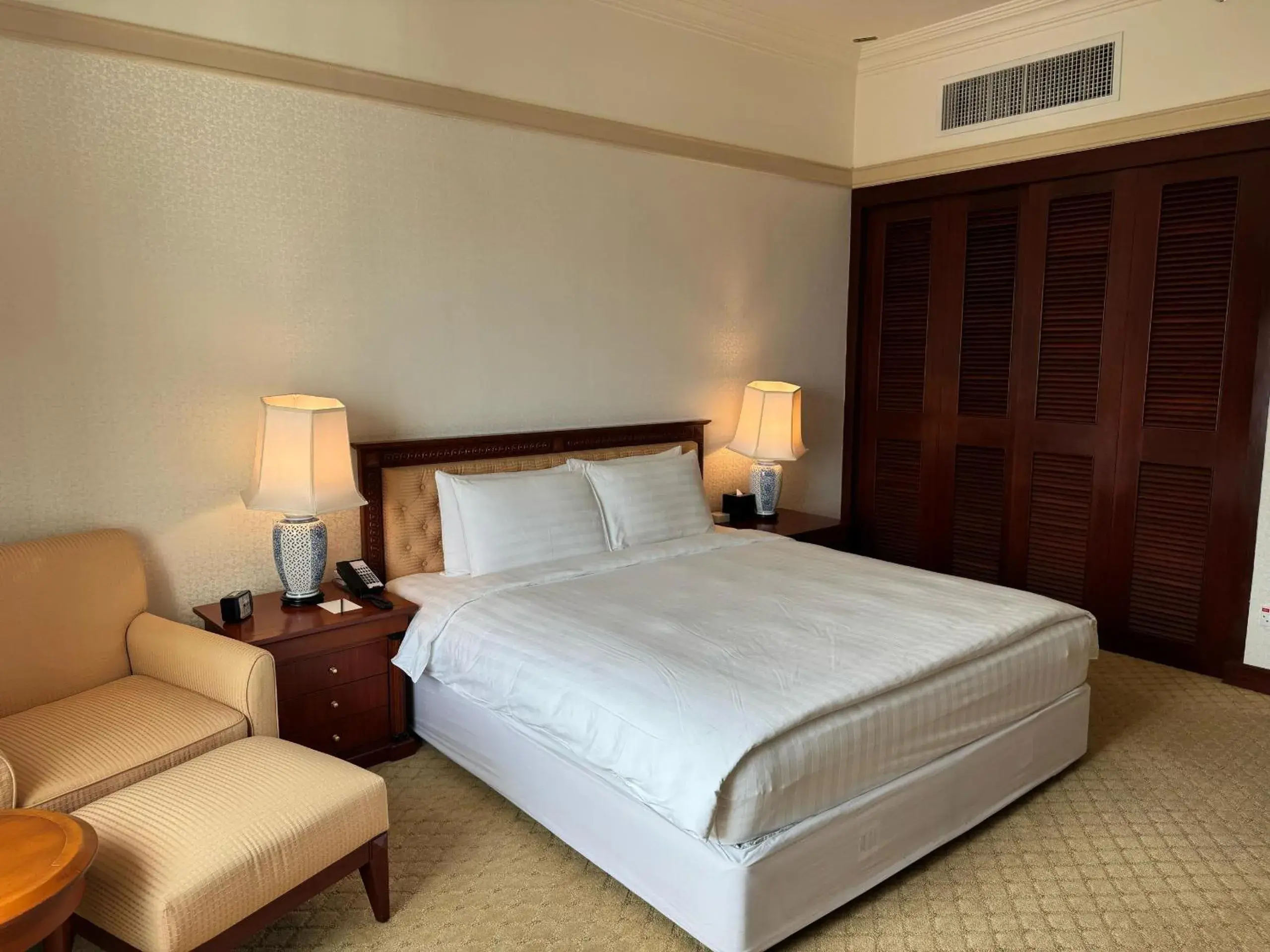 Bed in Gurney Bay Hotel, A PARKROYAL Partner Hotel Bed in Gurney Bay Hotel, A PARKROYAL Partner Hotel