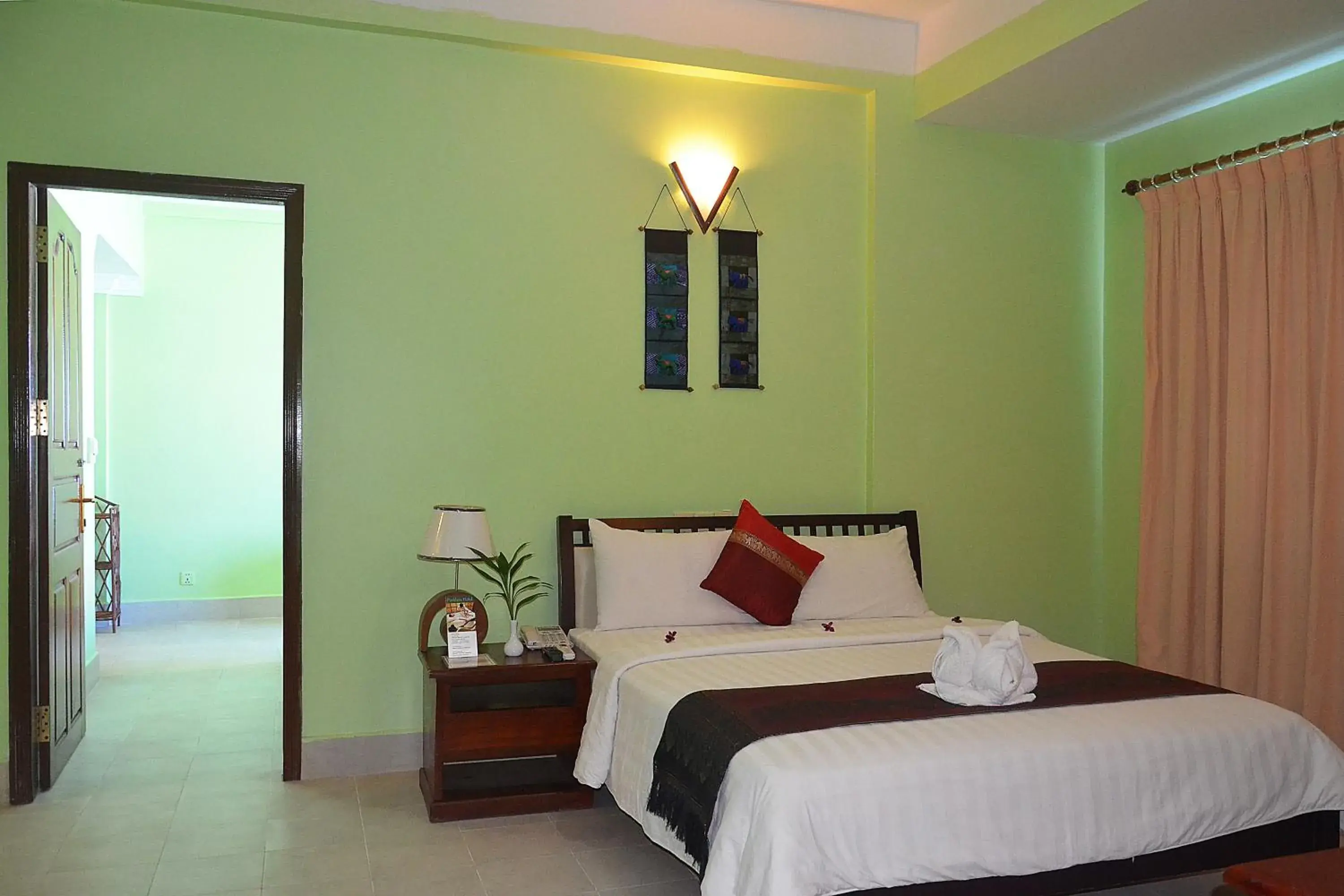 Bedroom, Bed in Parklane Hotel Bedroom, Bed in Parklane Hotel