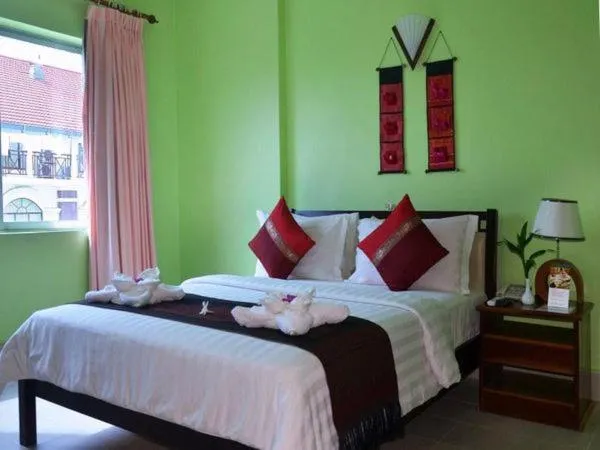 Bed in Parklane Hotel