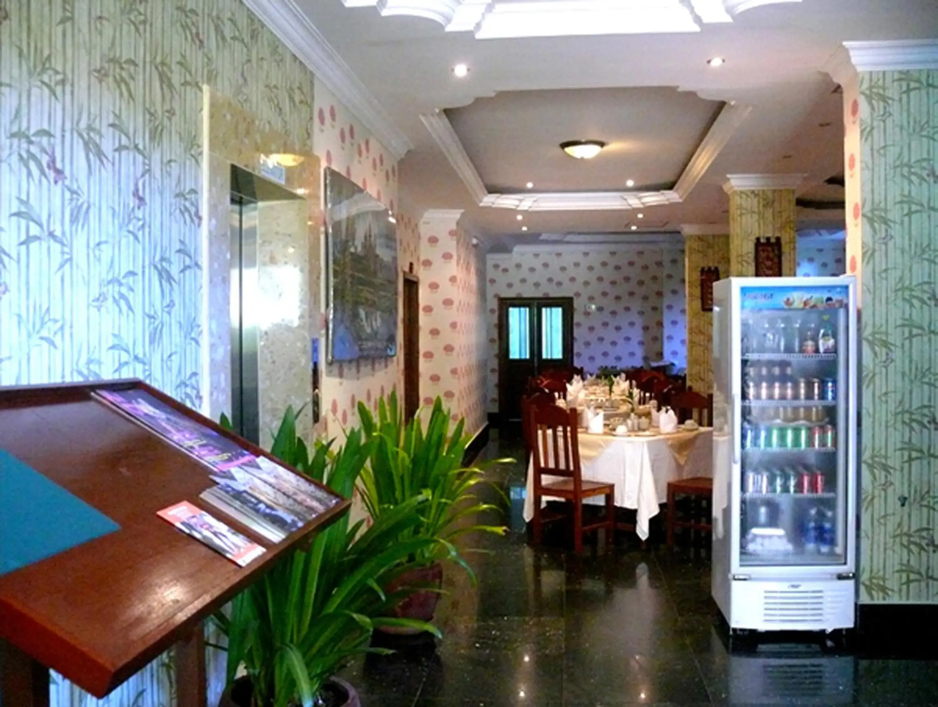 Restaurant/places to eat in Parklane Hotel Restaurant/places to eat in Parklane Hotel