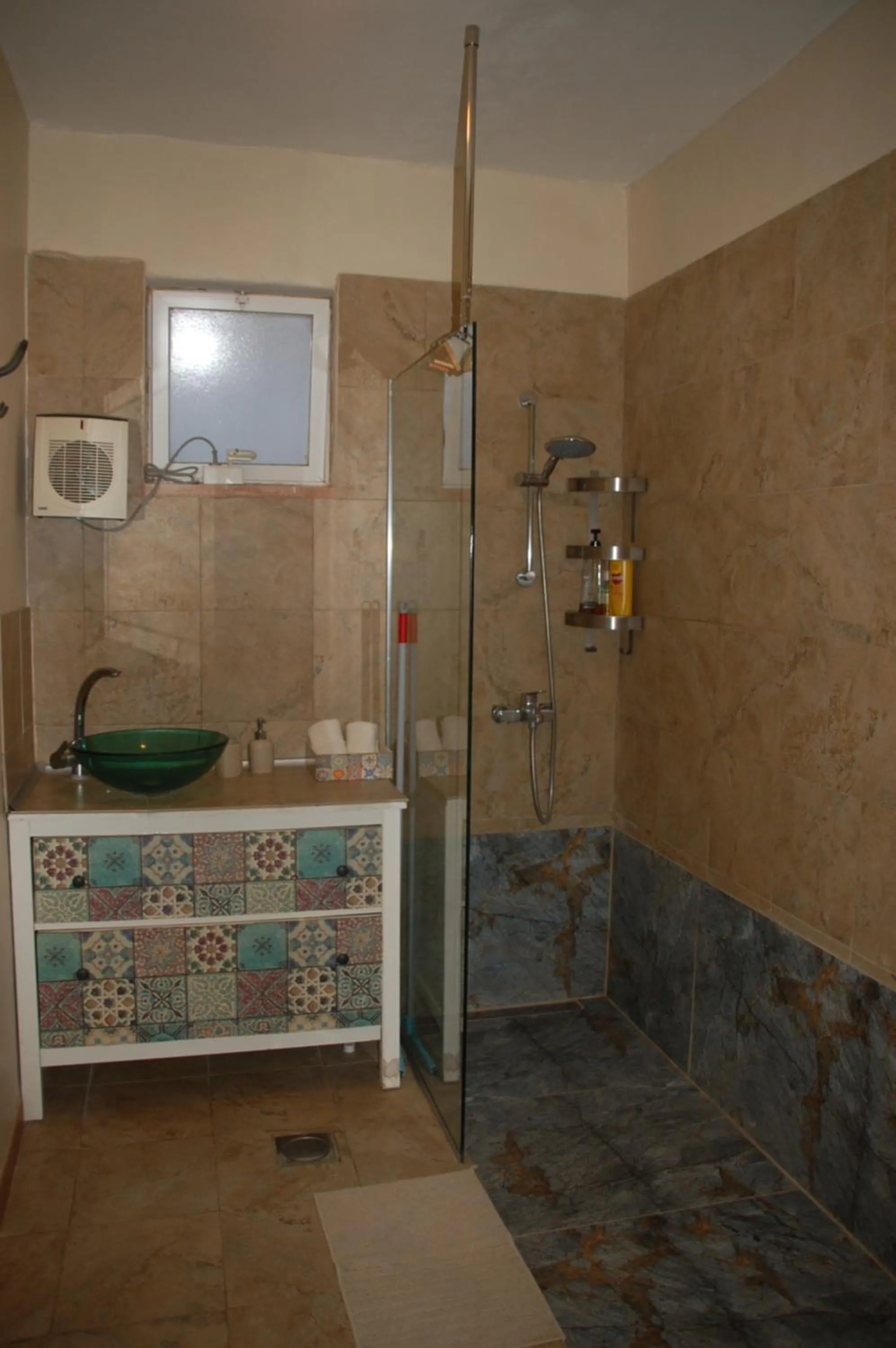 Shower in The Little B&B on the Hill