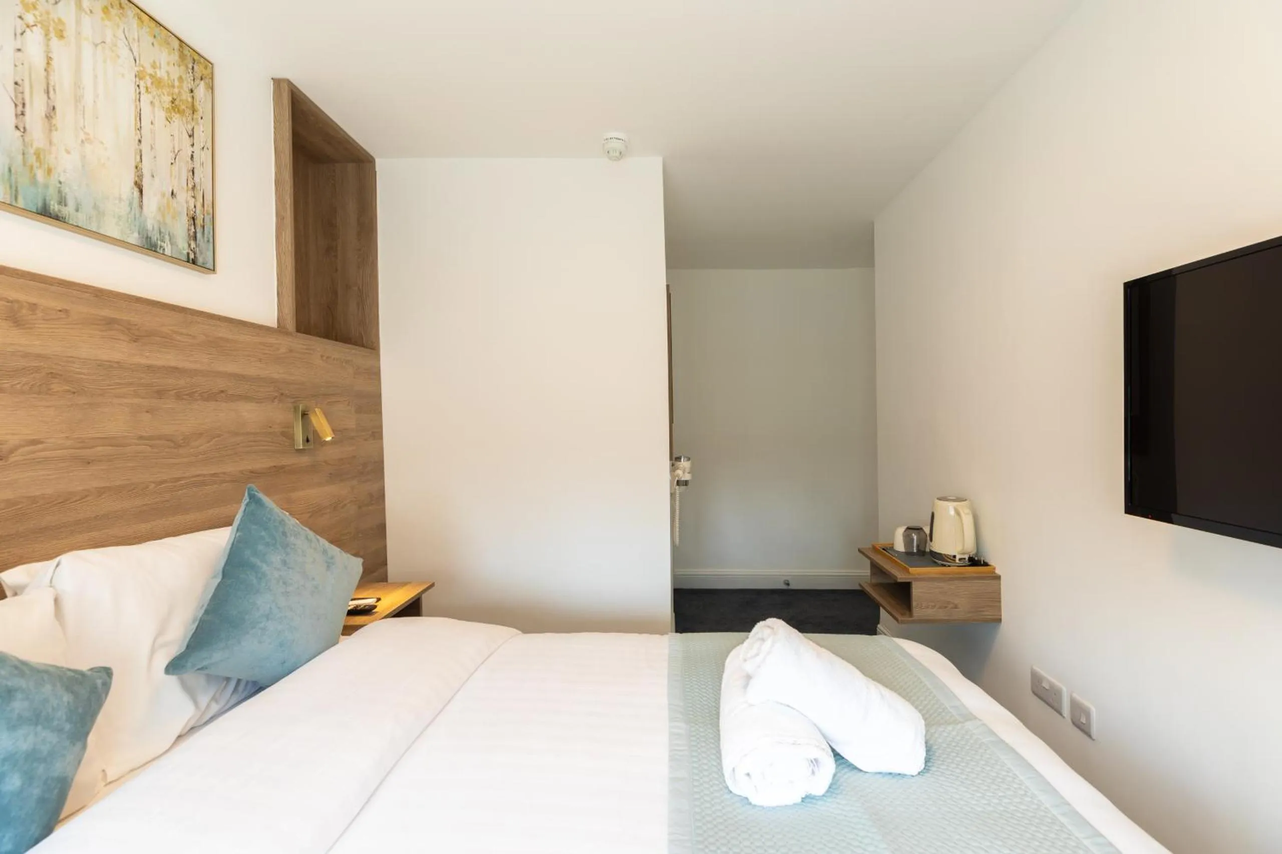 View (from property/room), Bed in The Chapter Hotels - Griffin House