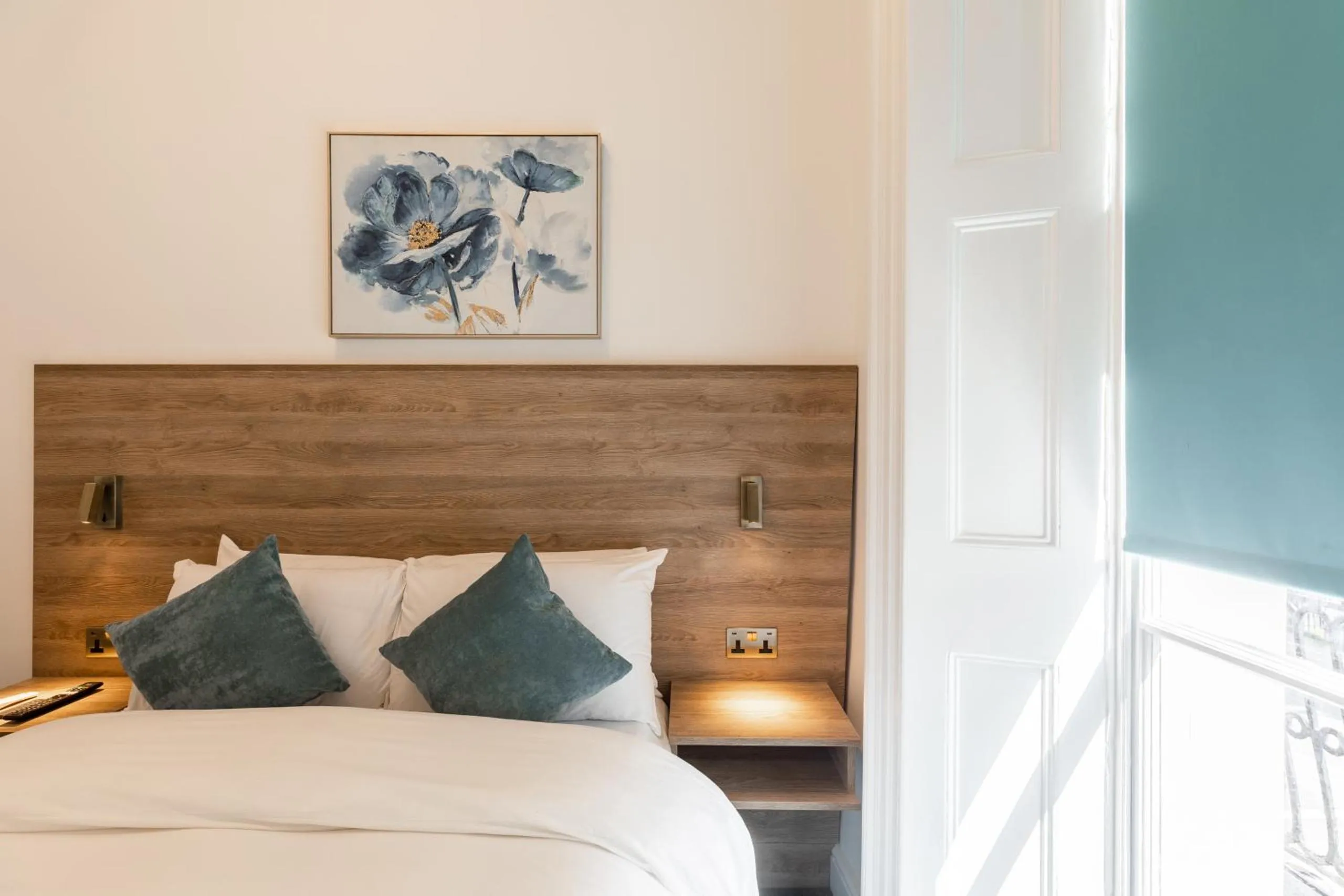 View (from property/room), Bed in The Chapter Hotels - Griffin House