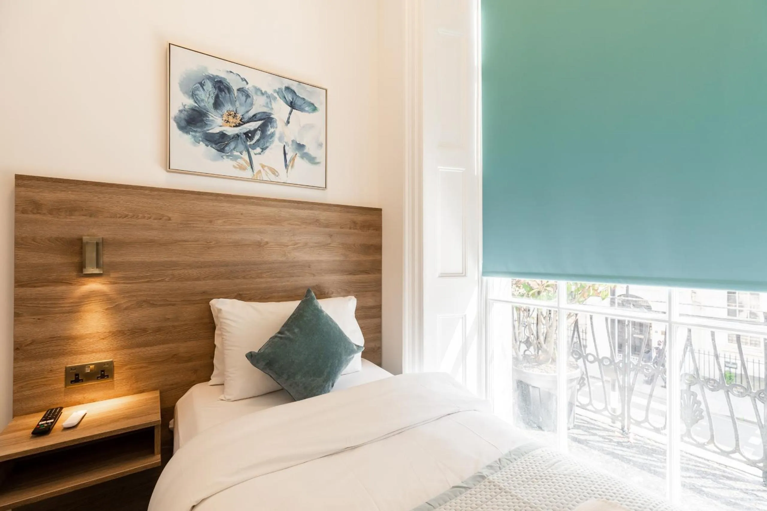 View (from property/room), Bed in The Chapter Hotels - Griffin House