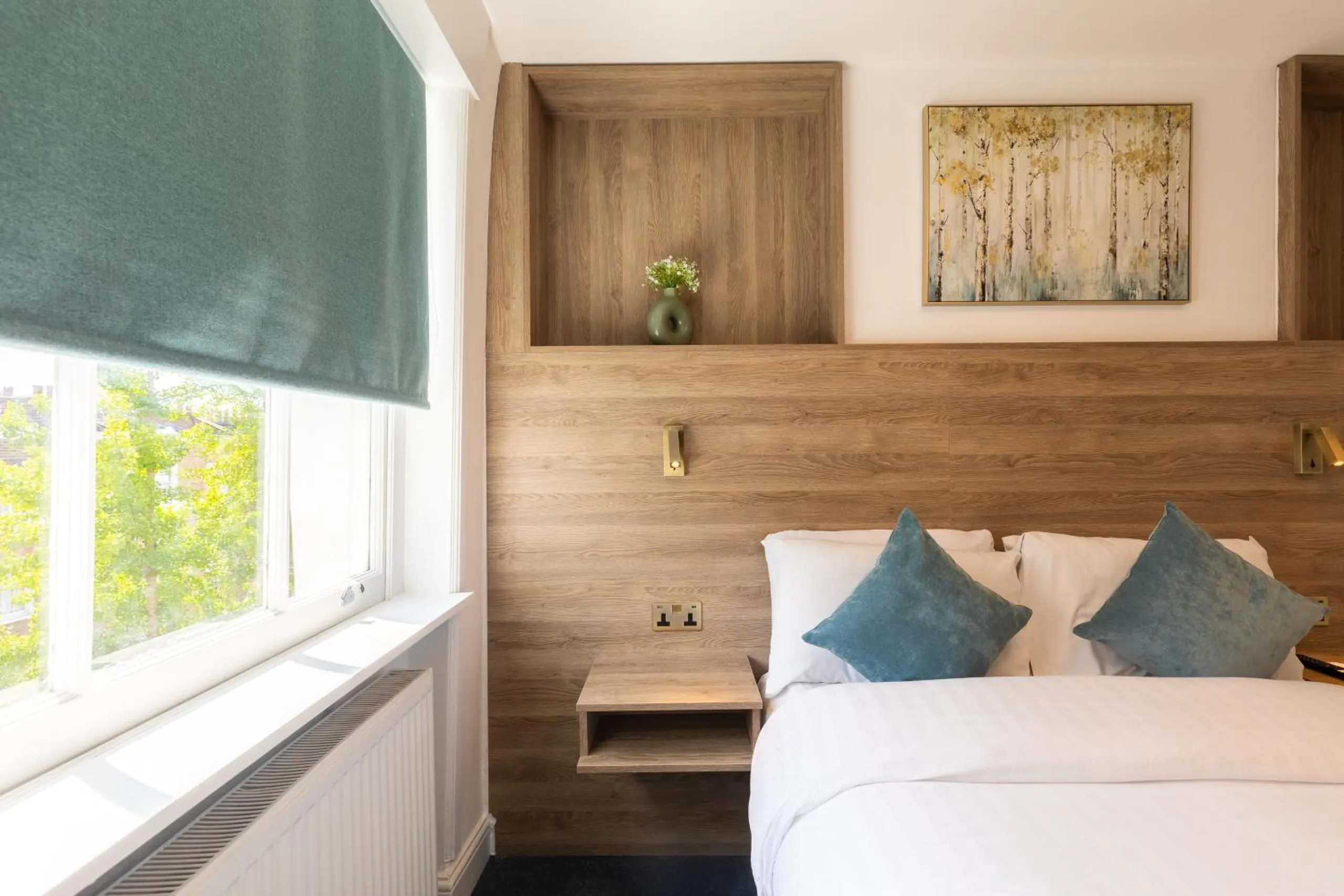 View (from property/room), Bed in The Chapter Hotels - Griffin House