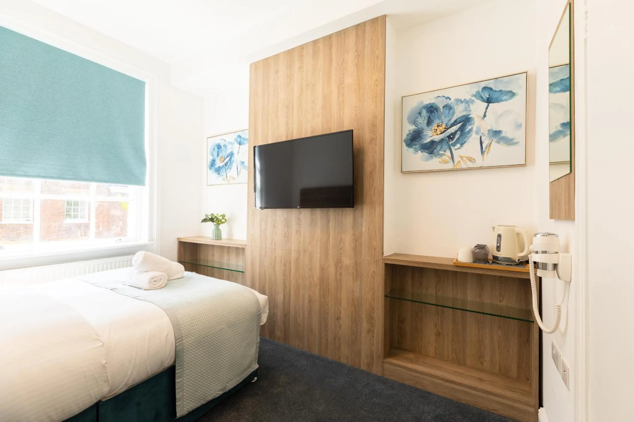 View (from property/room), Bed in The Chapter Hotels - Griffin House