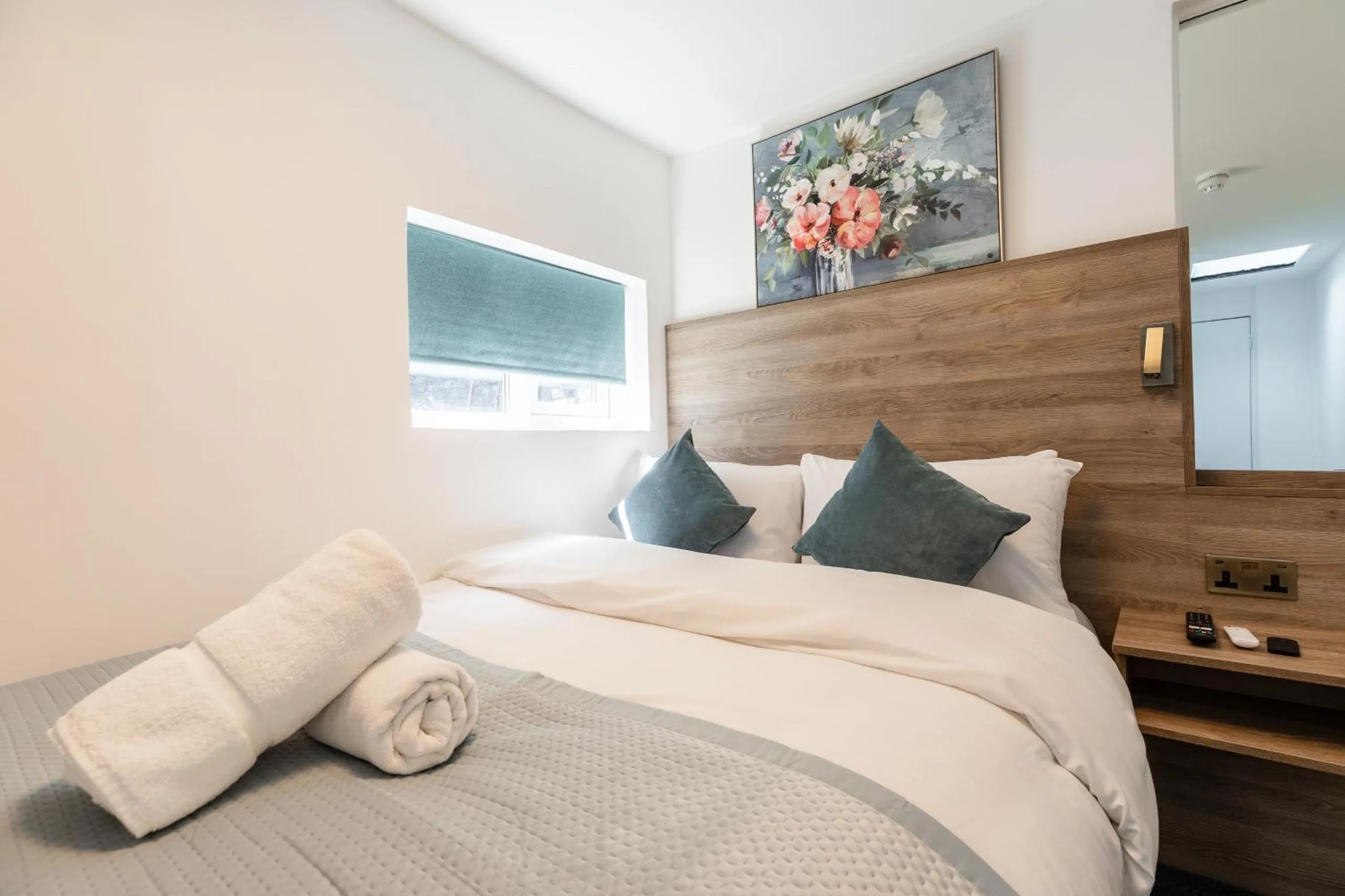 View (from property/room), Bed in The Chapter Hotels - Griffin House