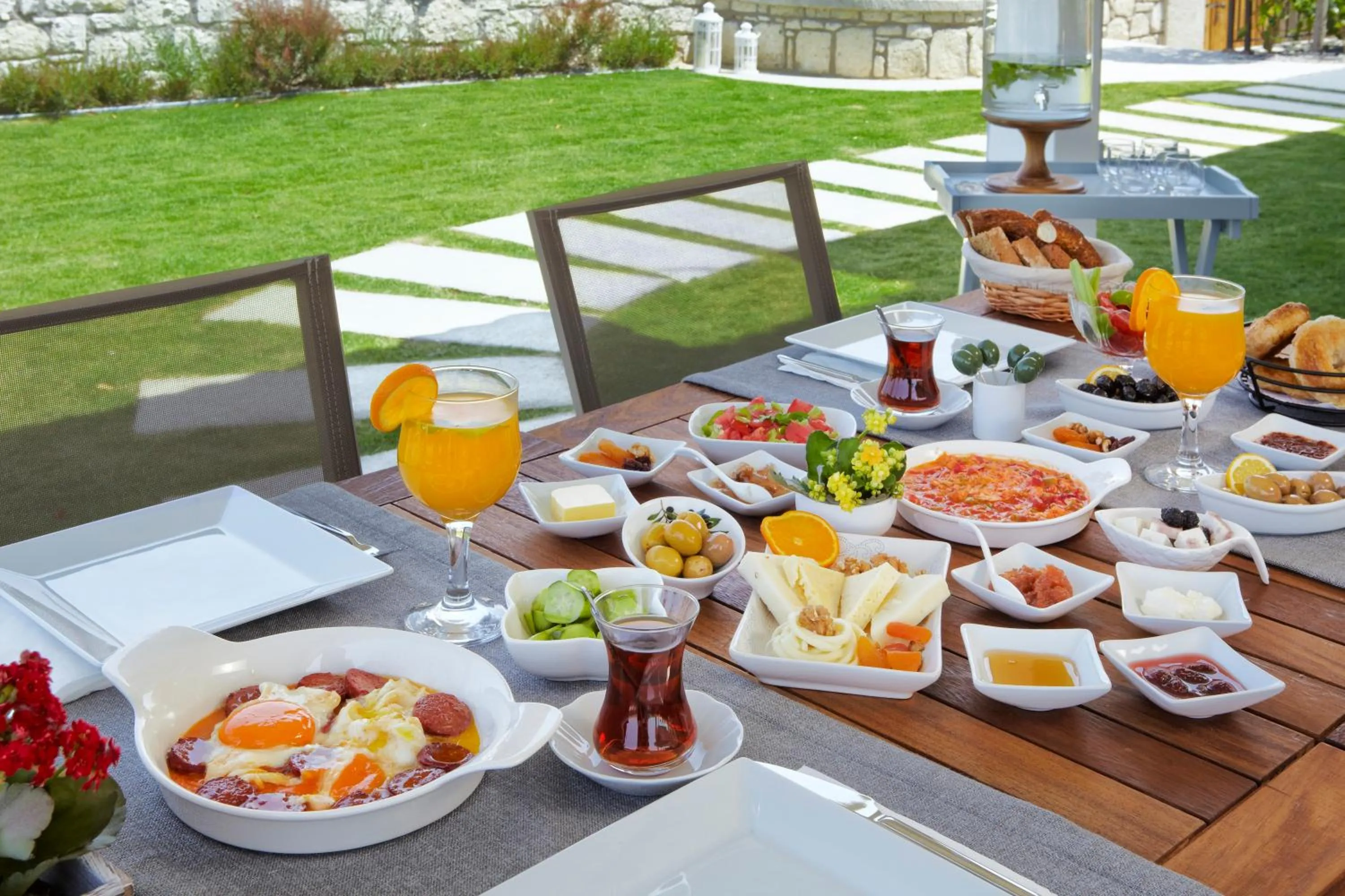 Food and drinks in Eritrina Alacati