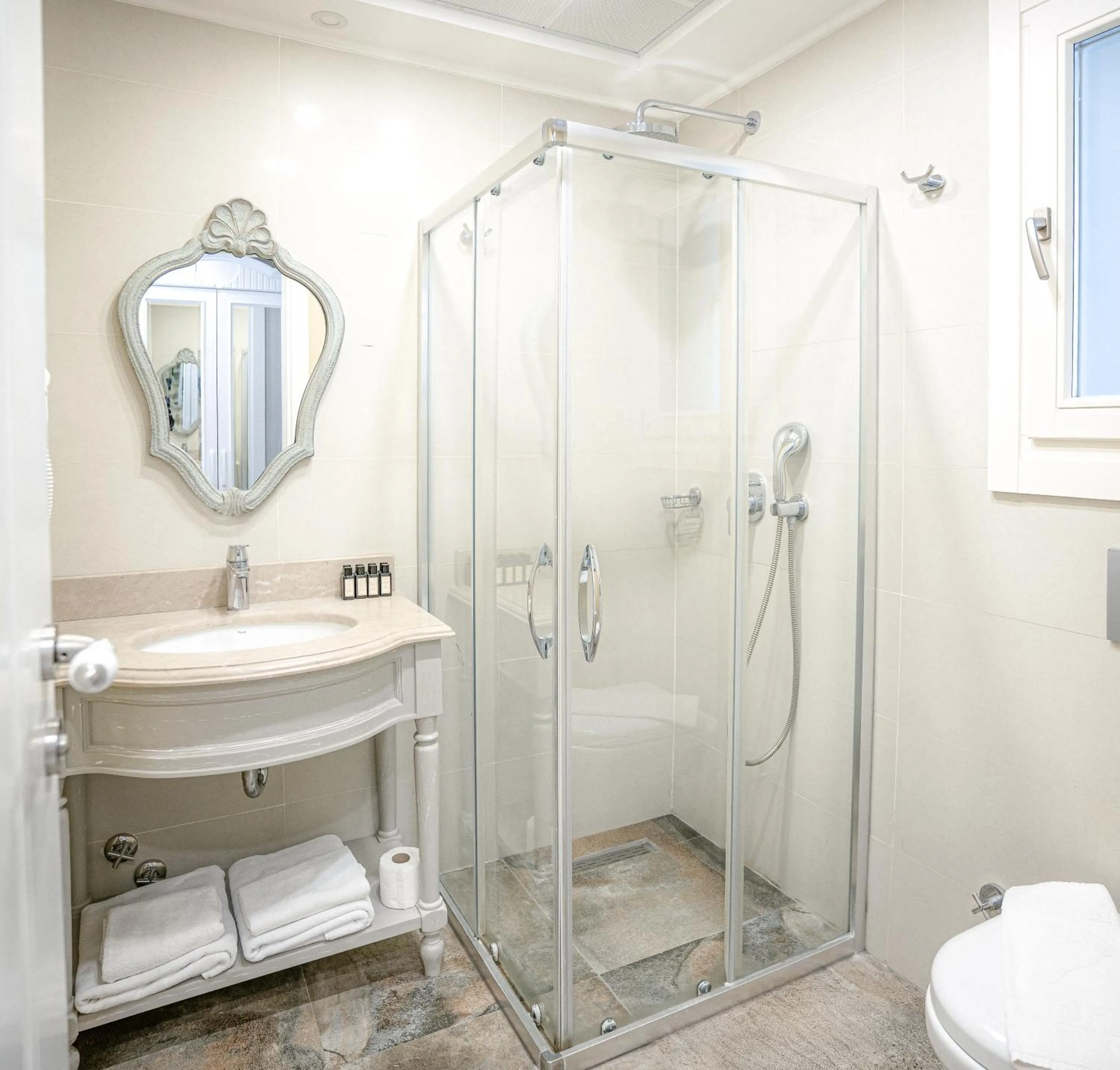 Shower in Eritrina Alacati