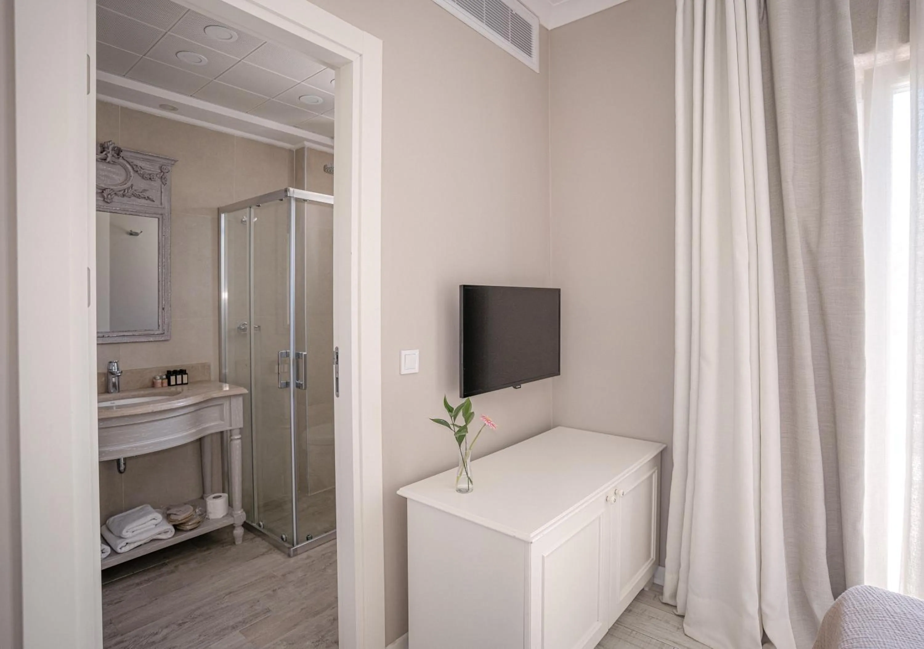 Shower in Eritrina Alacati