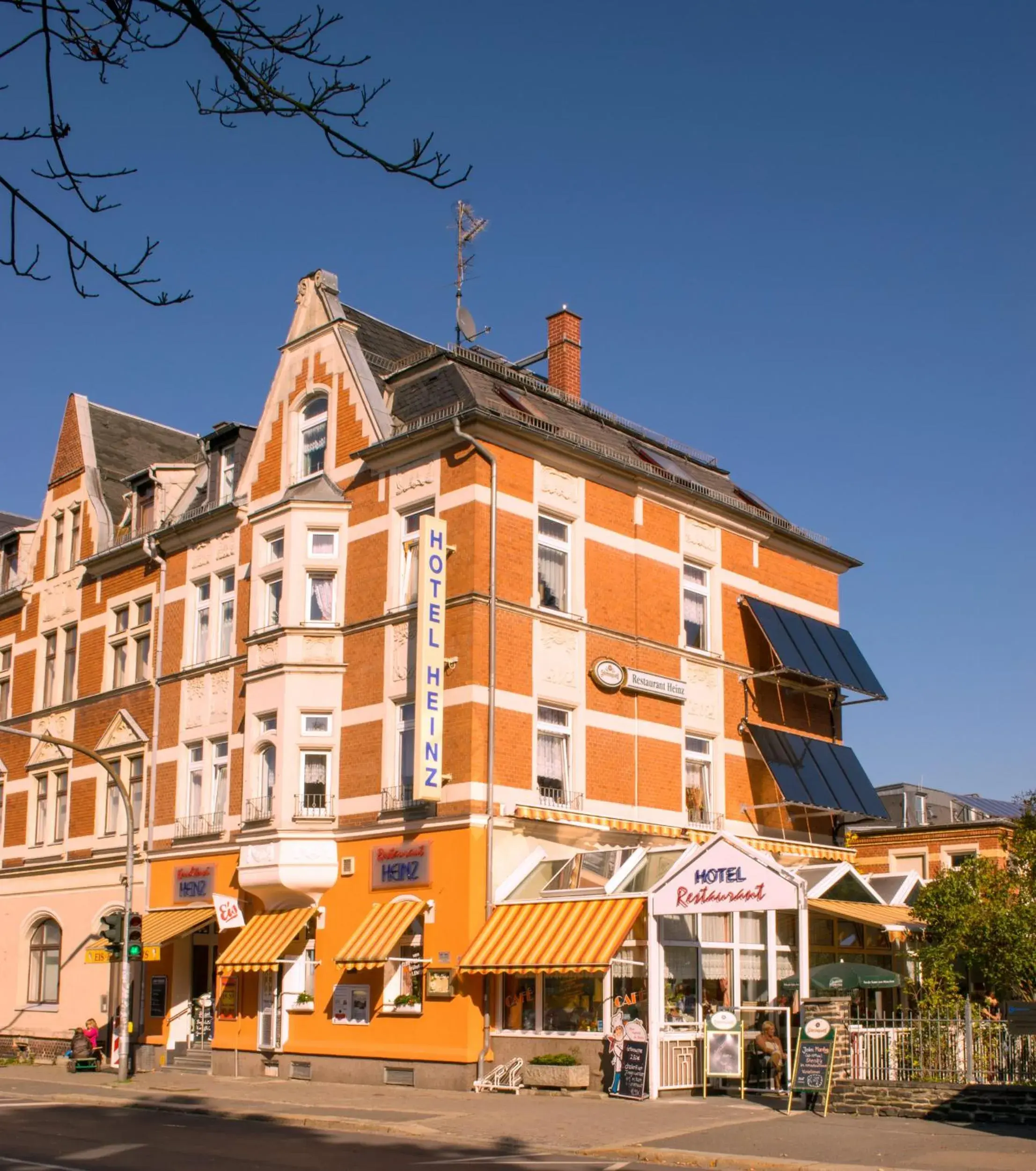 Facade/entrance, Property Building in Hotel Heinz