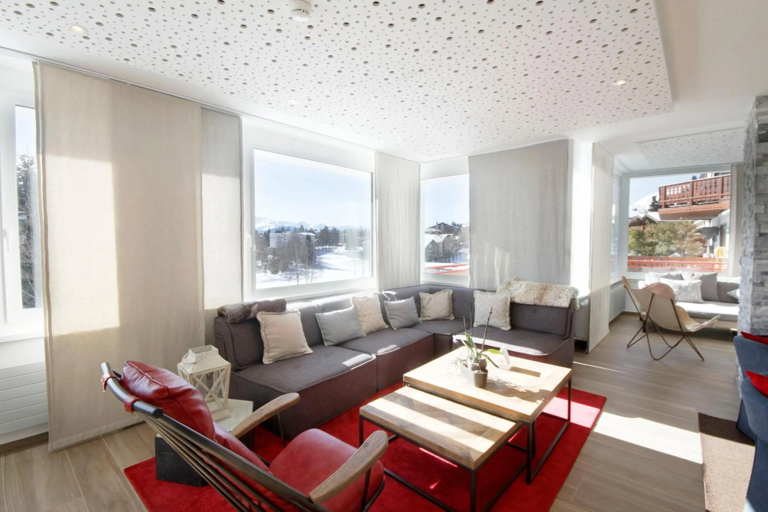 Communal lounge/ TV room in Hotel Elite