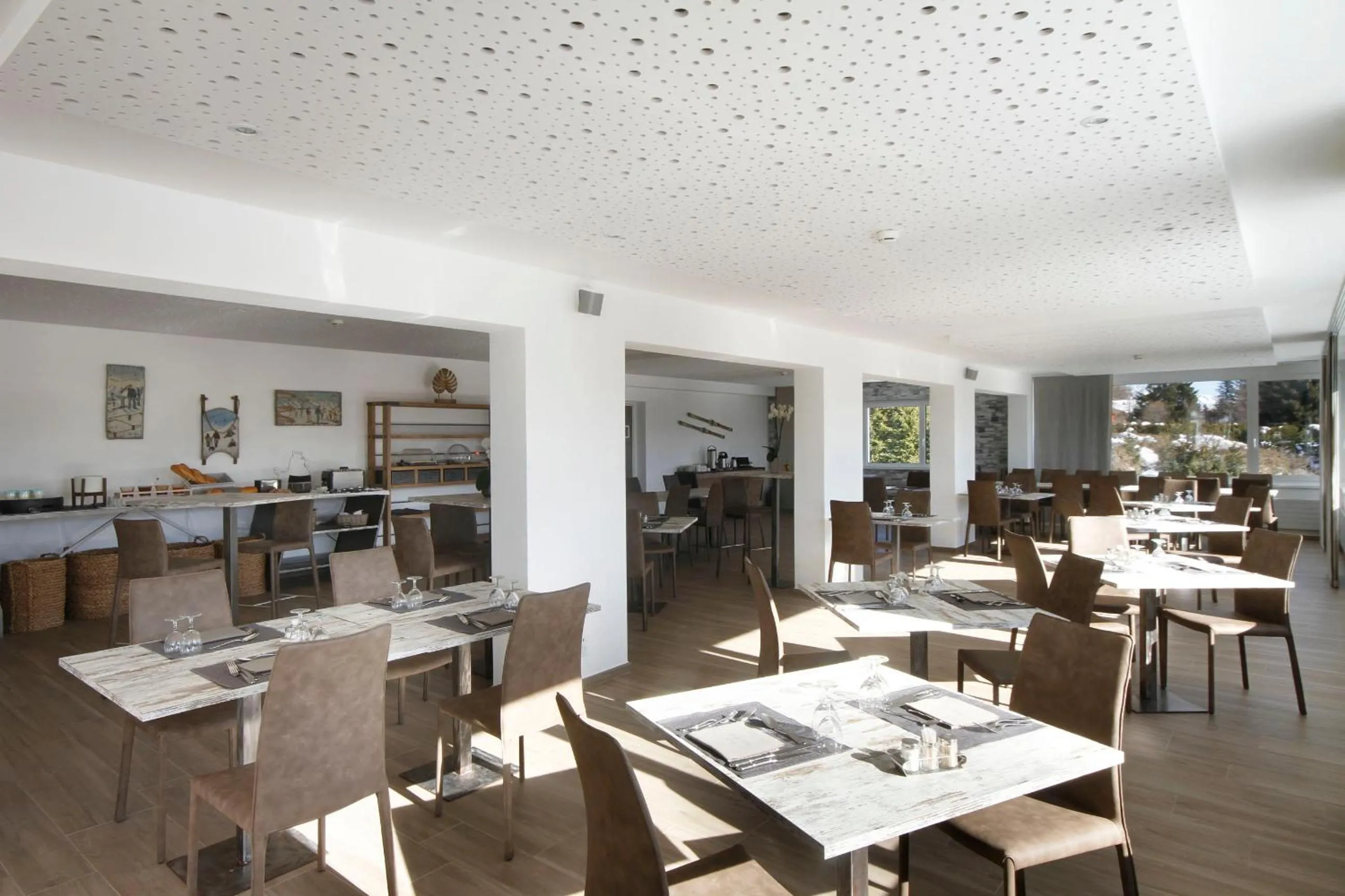 Restaurant/places to eat in Hotel Elite