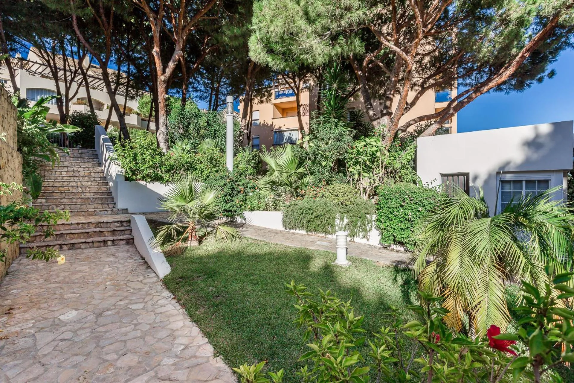 Garden in Elviria beach front apartment