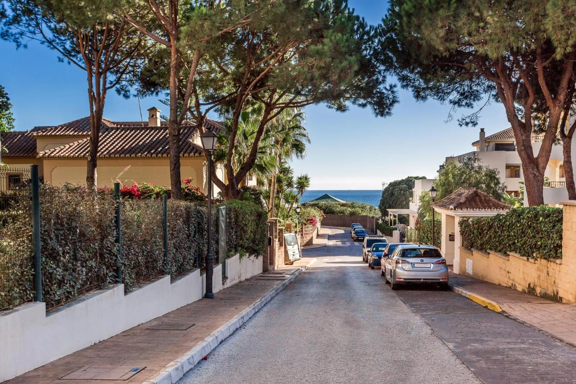 Neighbourhood in Elviria beach front apartment