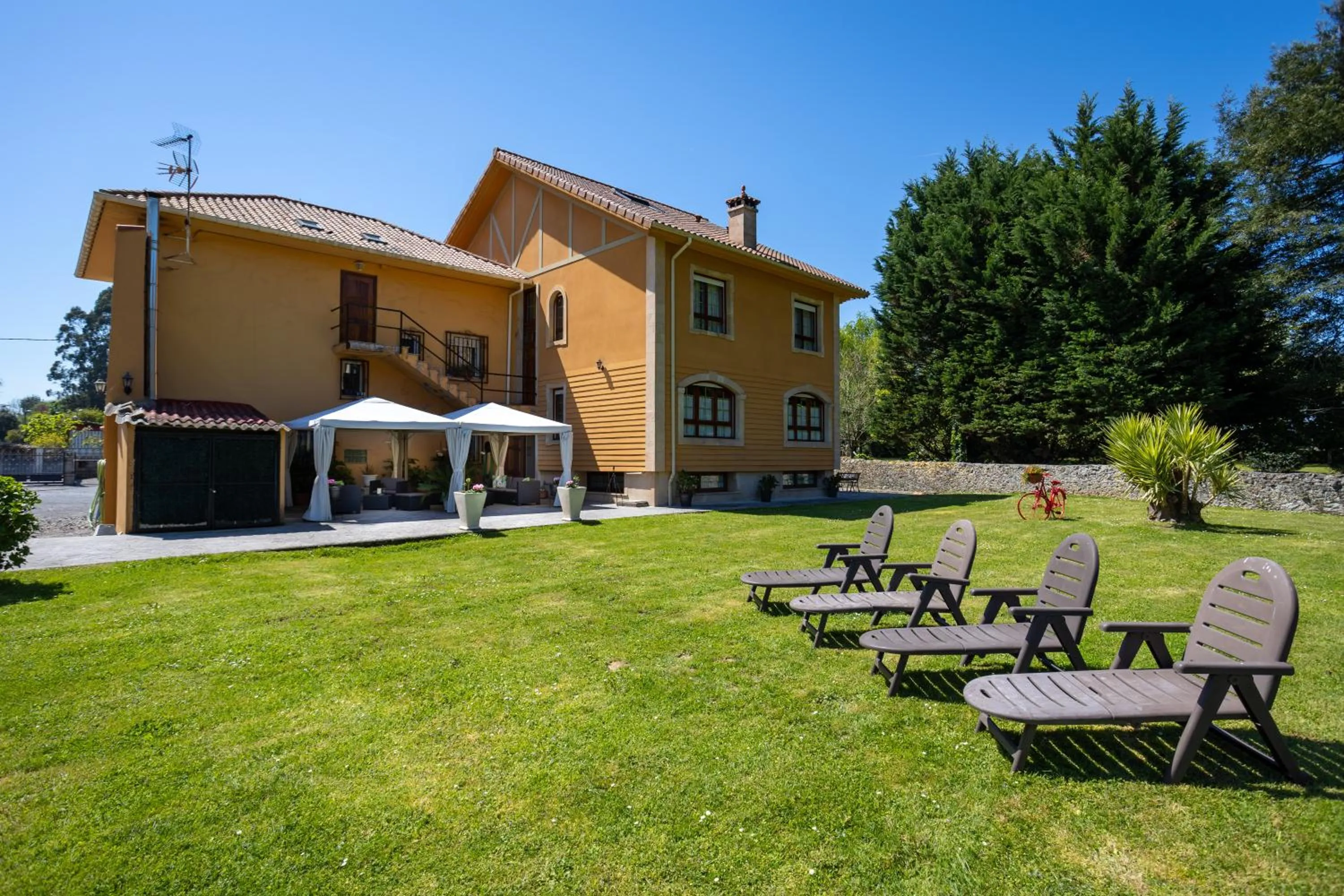 Property building in Posada El Trasmerano