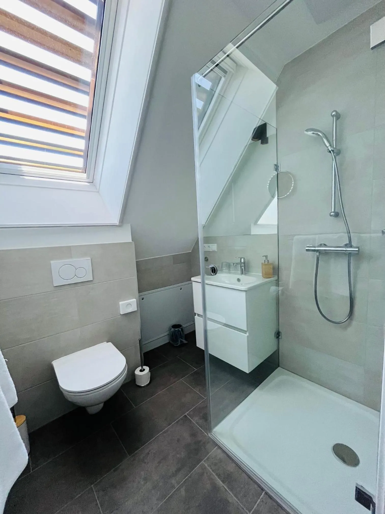 Bathroom in Kaiser von Österreich, Historik- und Thermalhotel