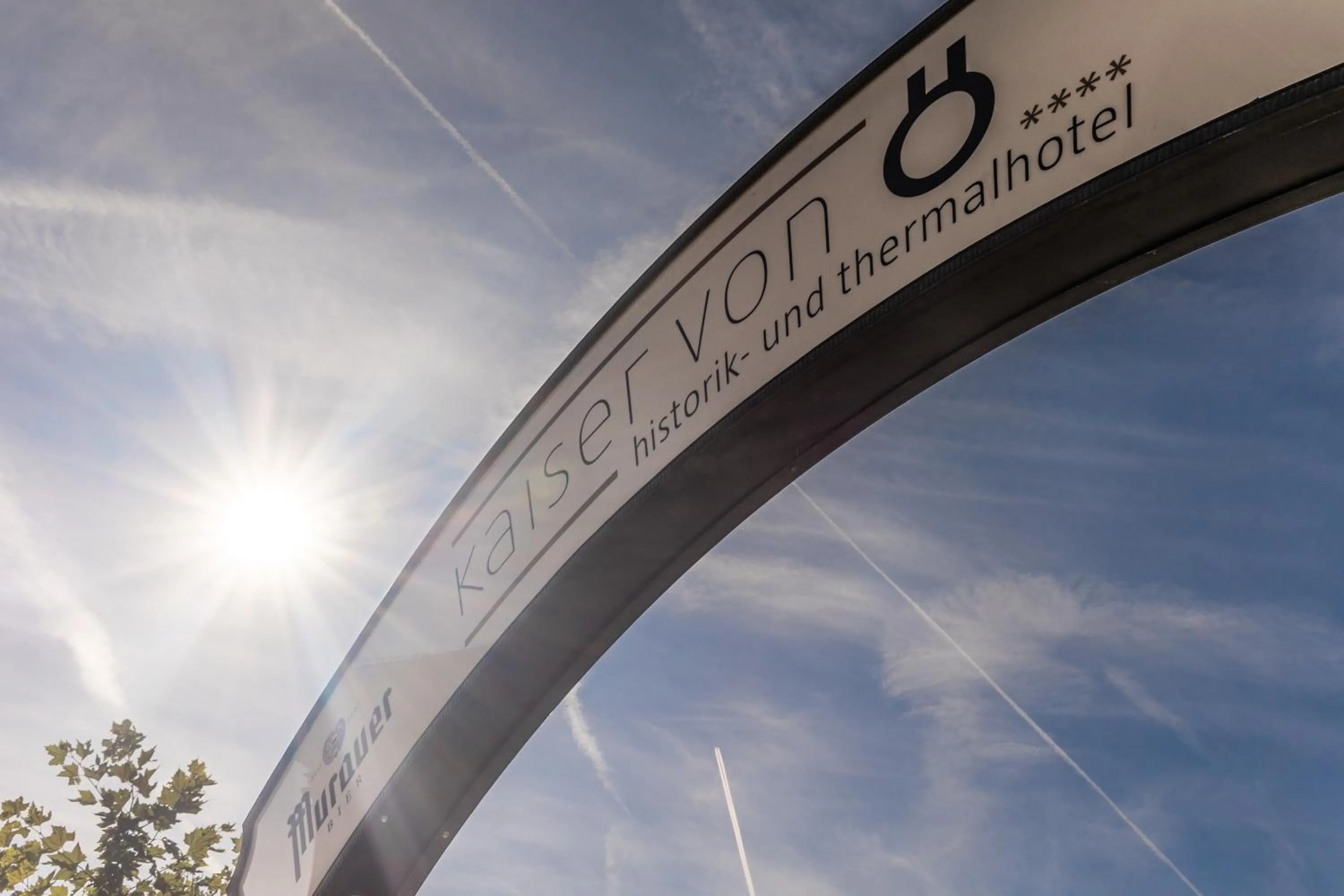Property building in Kaiser von Österreich, Historik- und Thermalhotel