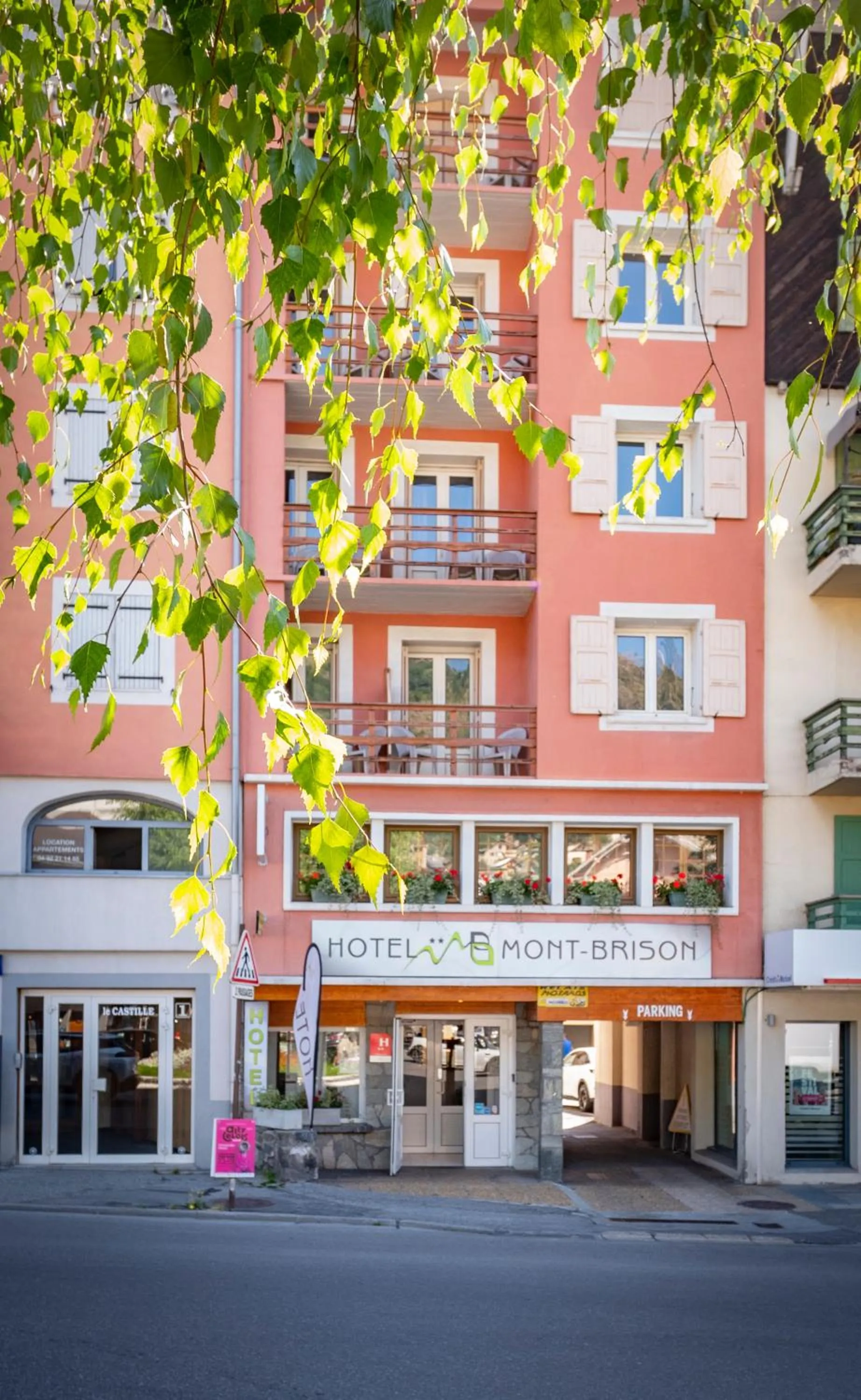 Property building in Hôtel Mont-Brison