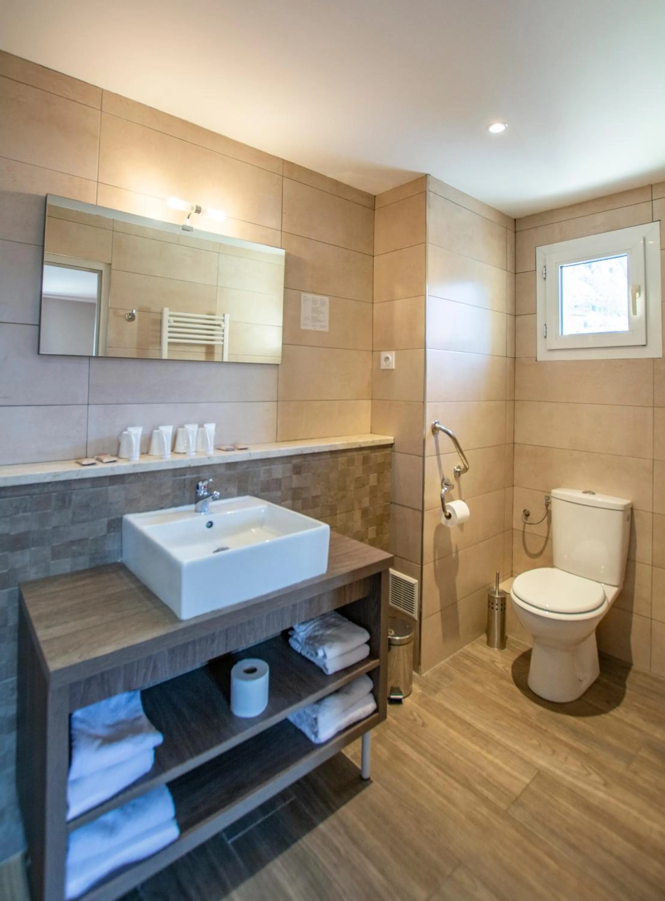 Bathroom in Hôtel Mont-Brison