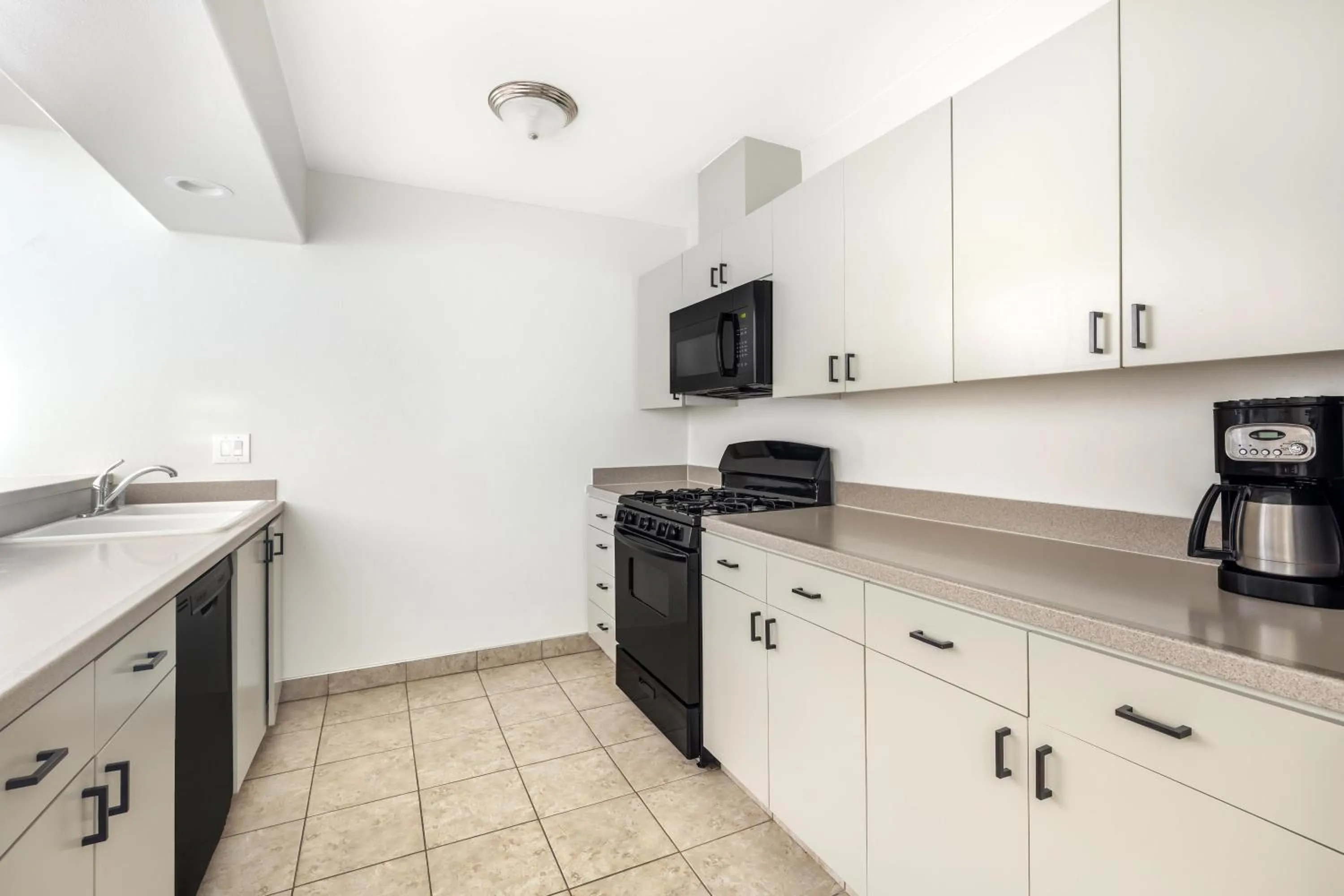 Kitchen or kitchenette in Hilton Vacation Club Palm Canyon Palm Springs