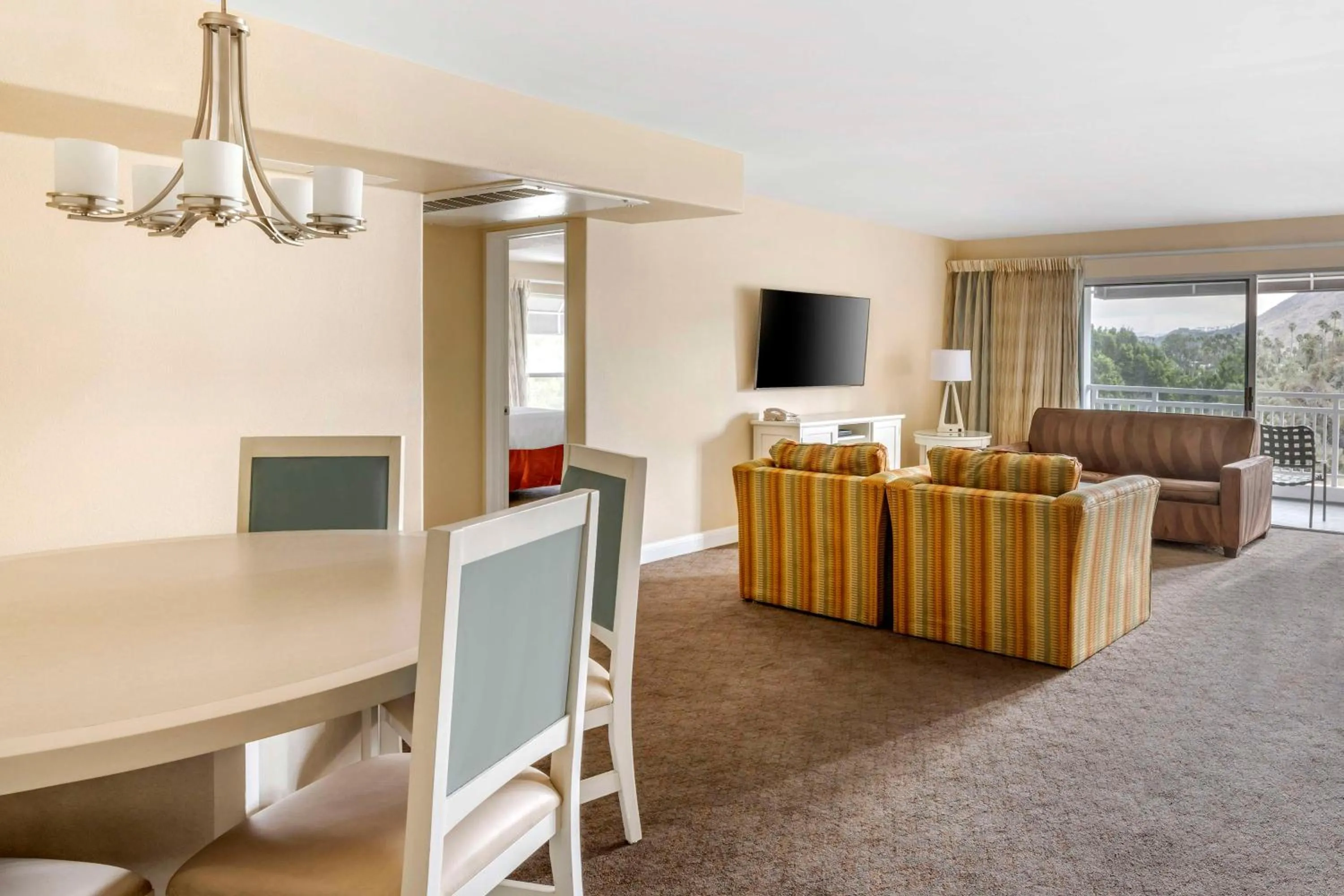 Living room in Hilton Vacation Club Palm Canyon Palm Springs