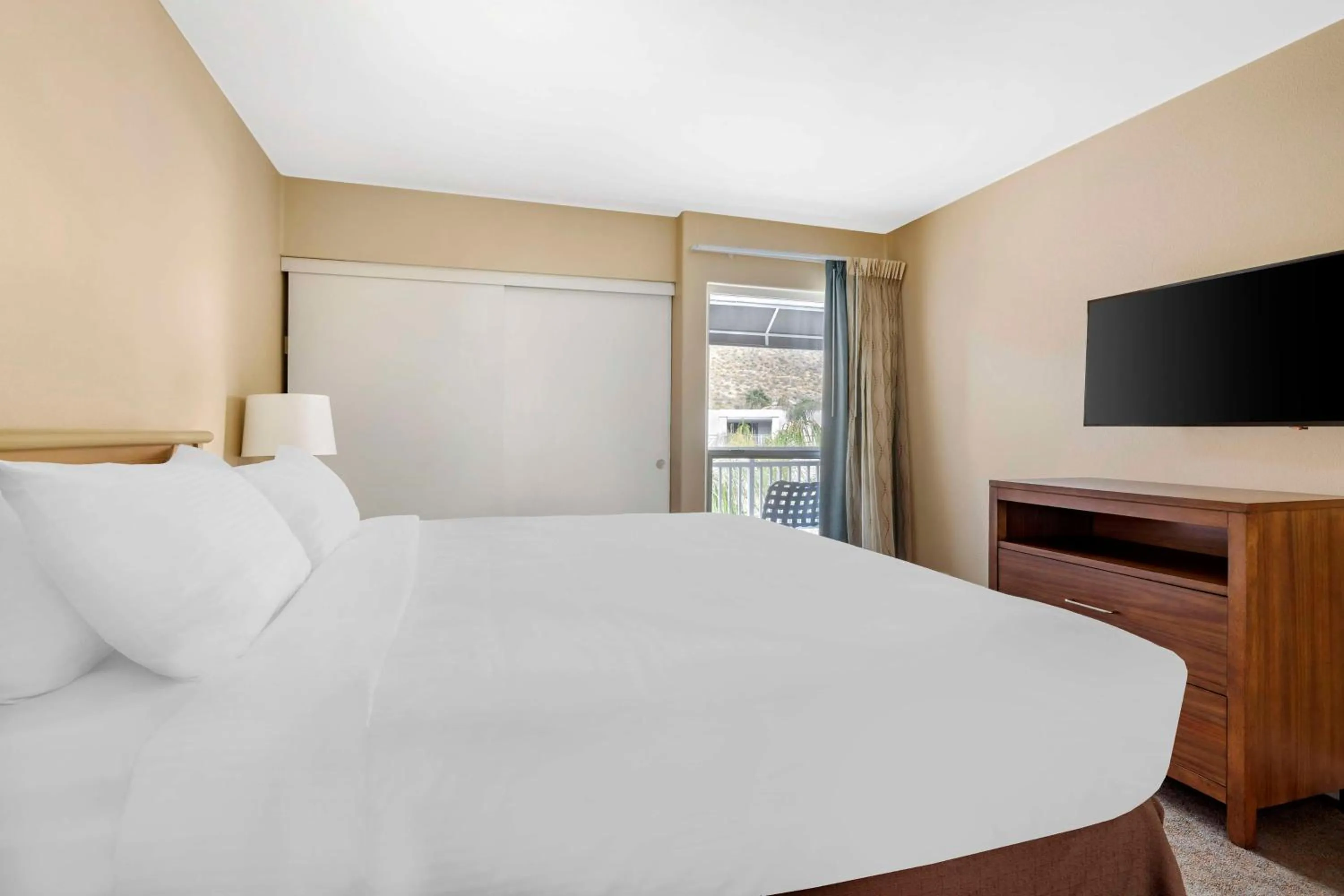 Bed in Hilton Vacation Club Palm Canyon Palm Springs