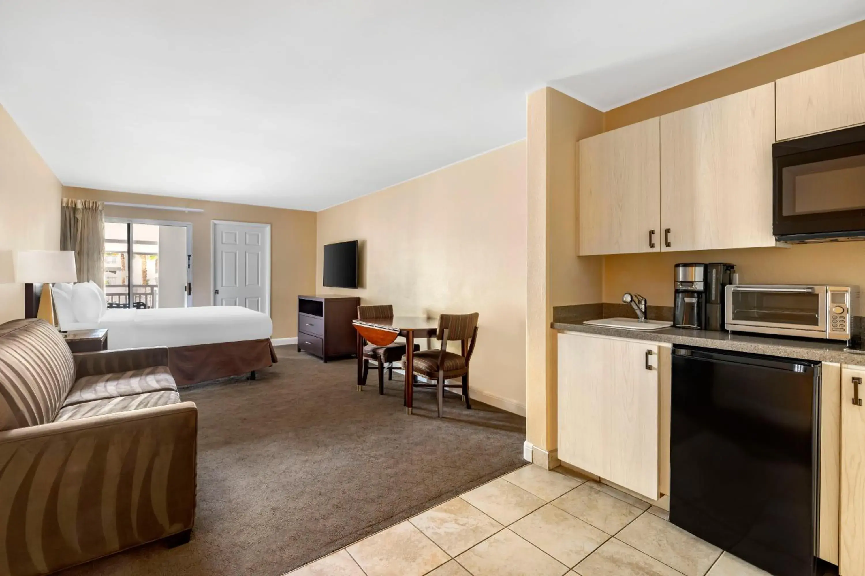 Living room in Hilton Vacation Club Palm Canyon Palm Springs Living room in Hilton Vacation Club Palm Canyon Palm Springs