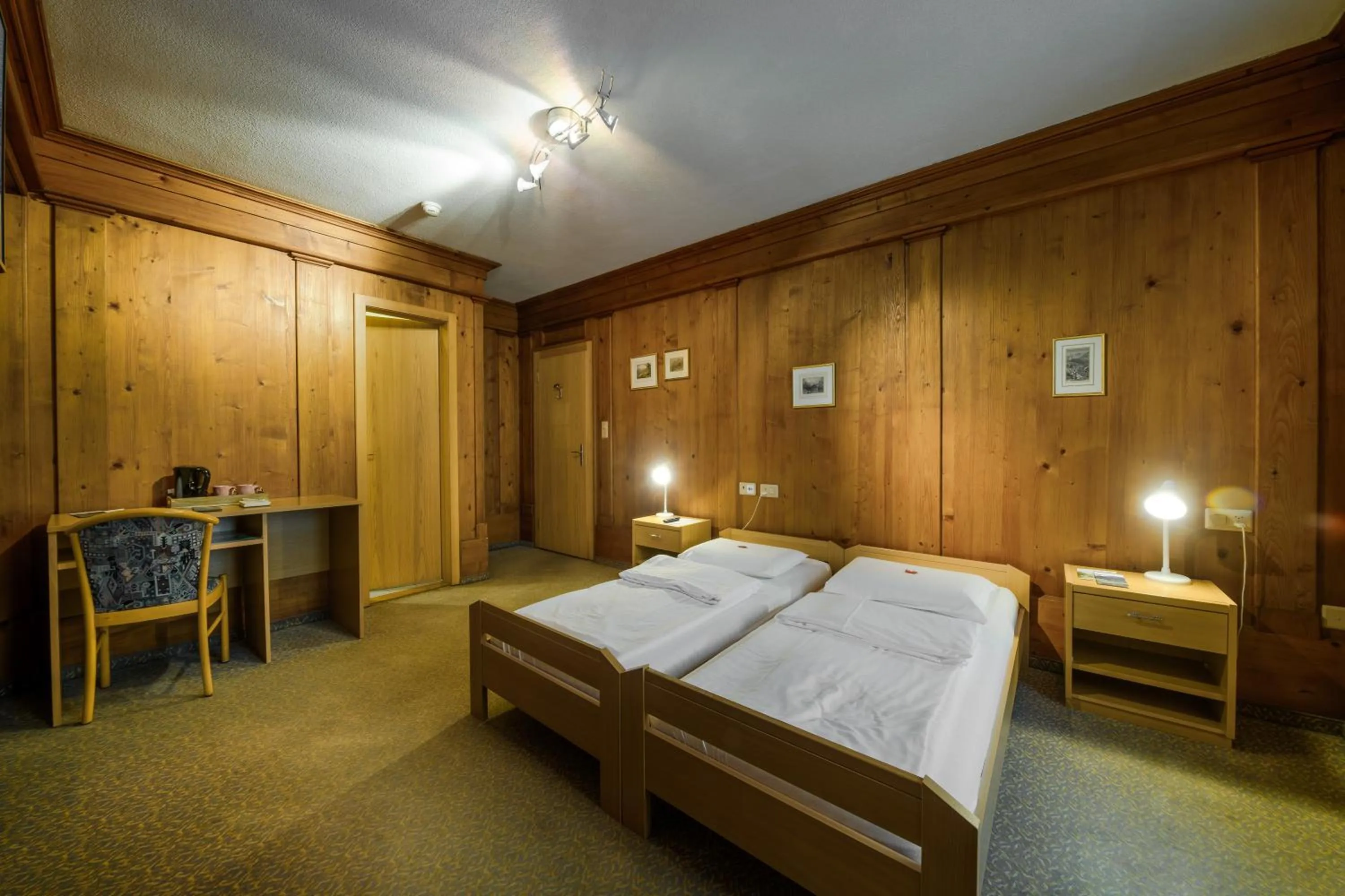 Photo of the whole room, Bed in Poschiavo Suisse Hotel