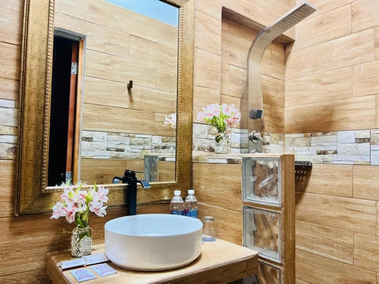 Shower in Montreal Magdalena Del Mar Hotel