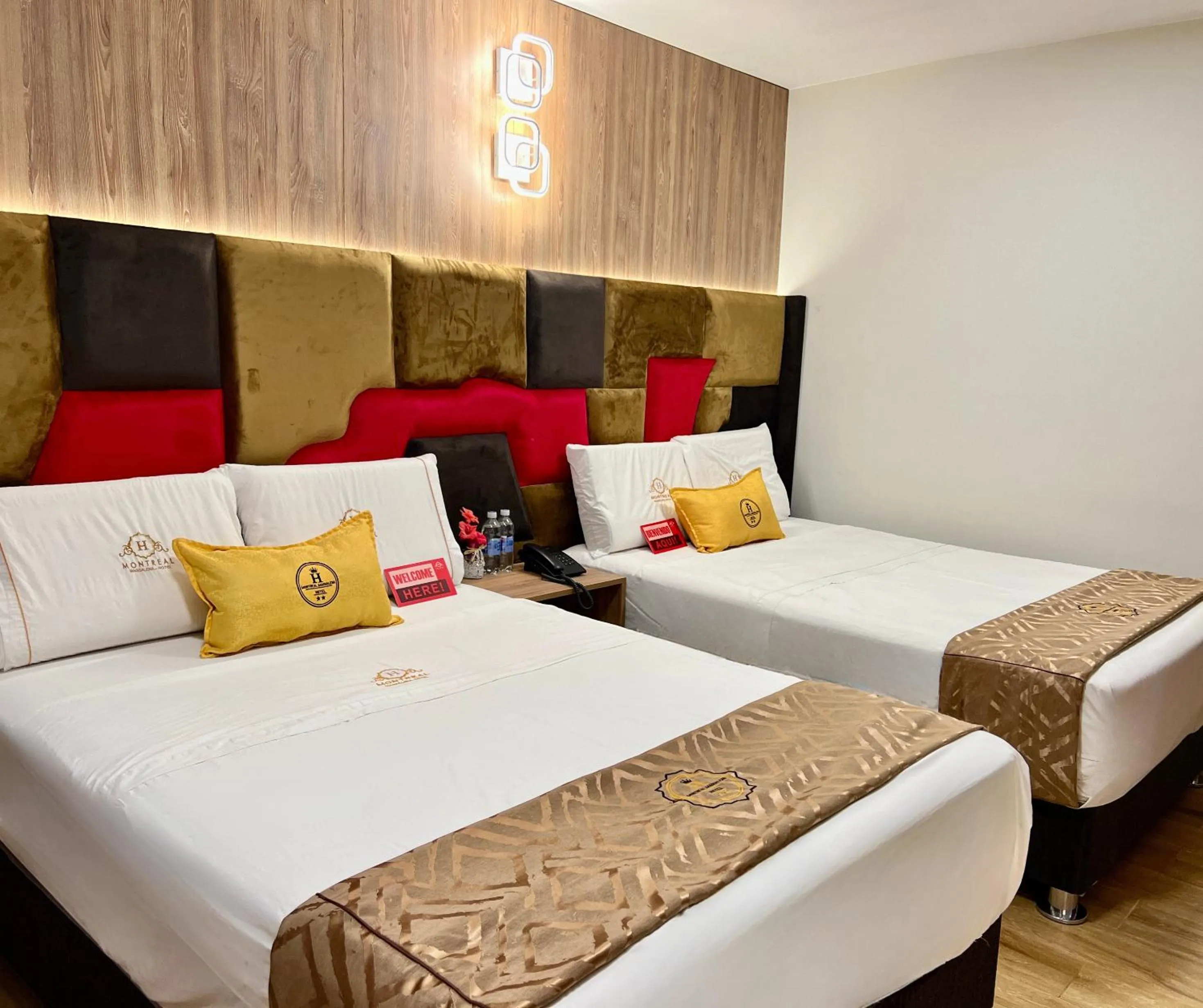 Bed in Montreal Magdalena Del Mar Hotel