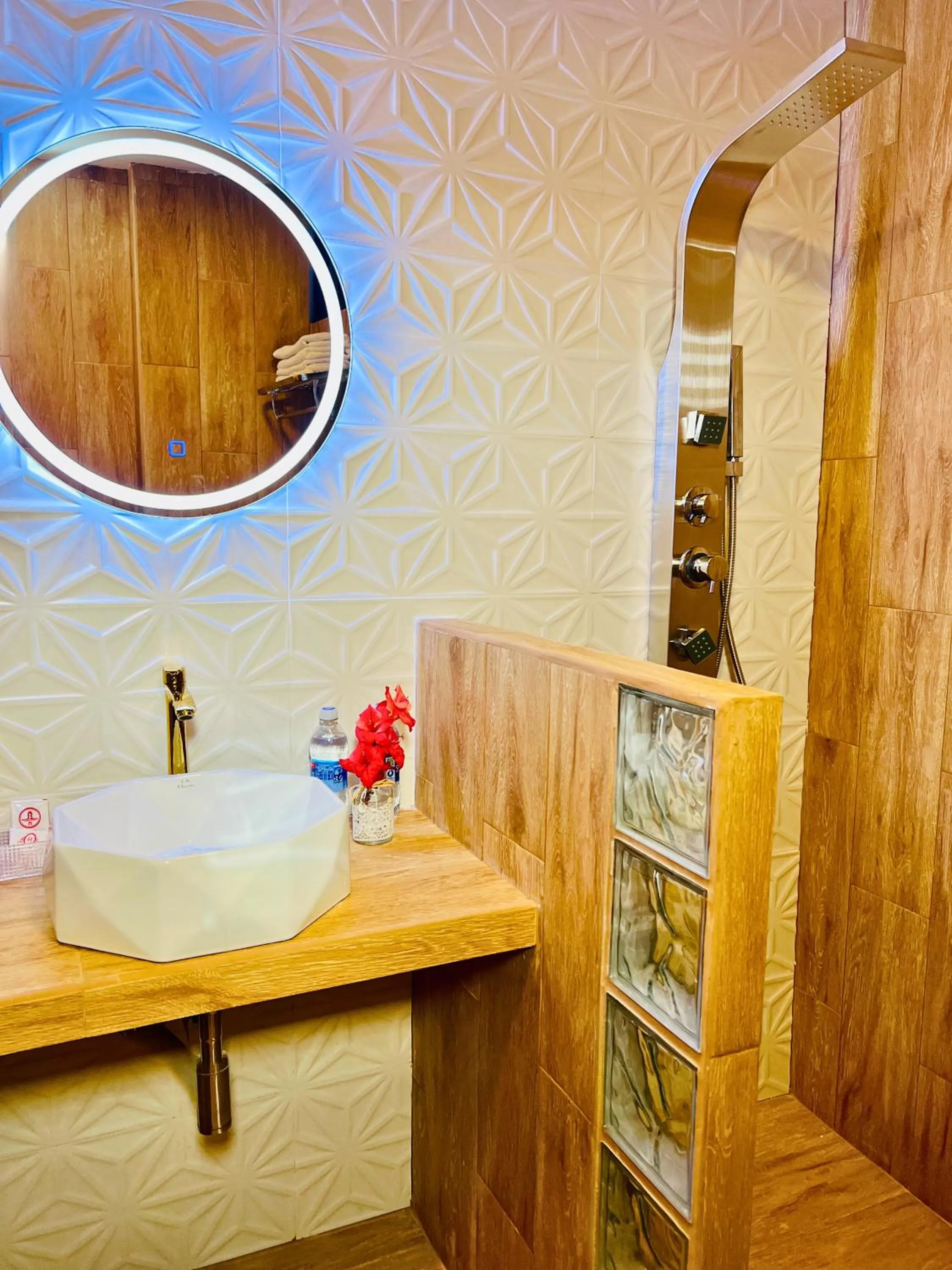 Bathroom in Montreal Magdalena Del Mar Hotel