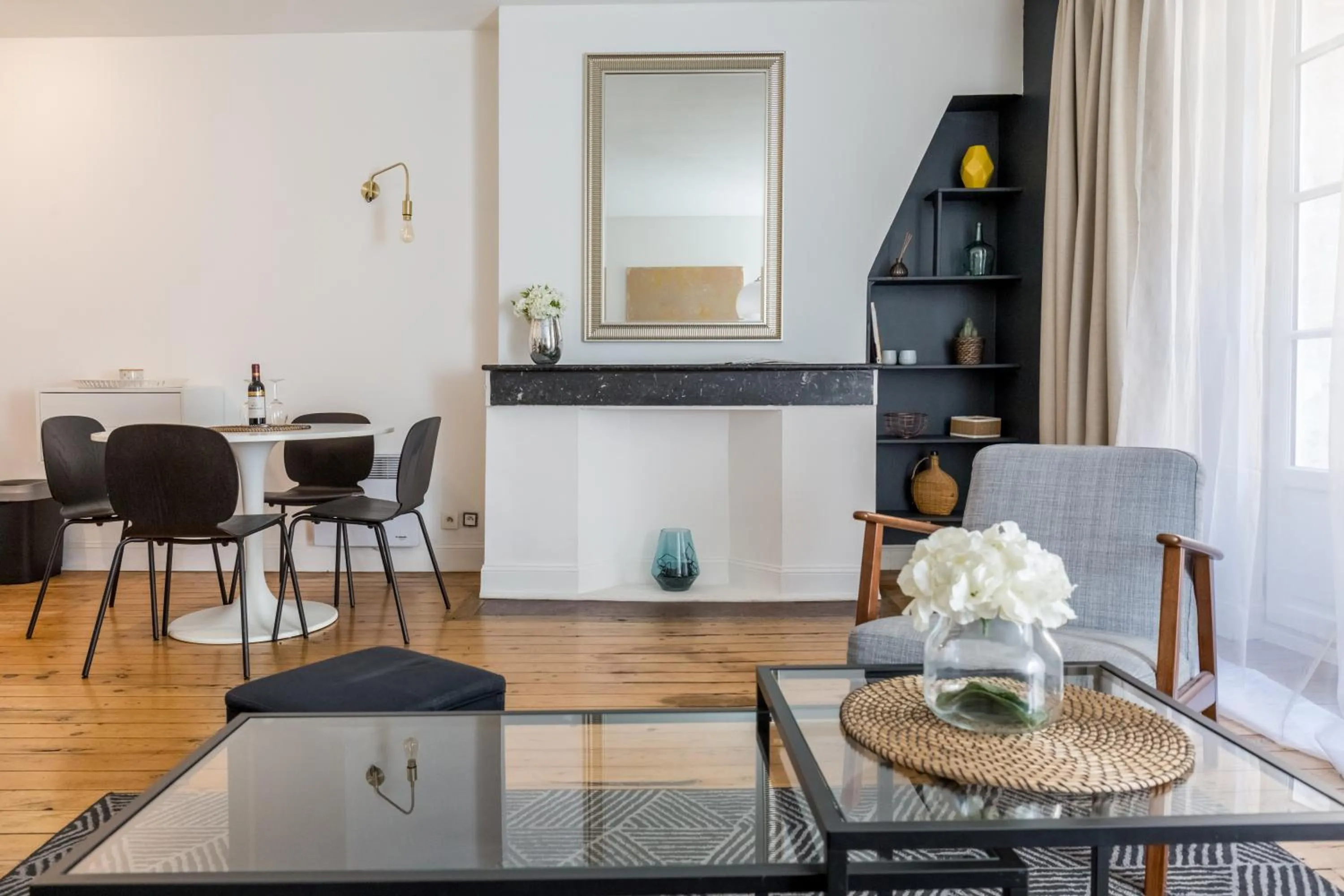 Living room in Bordeaux Bouquiere