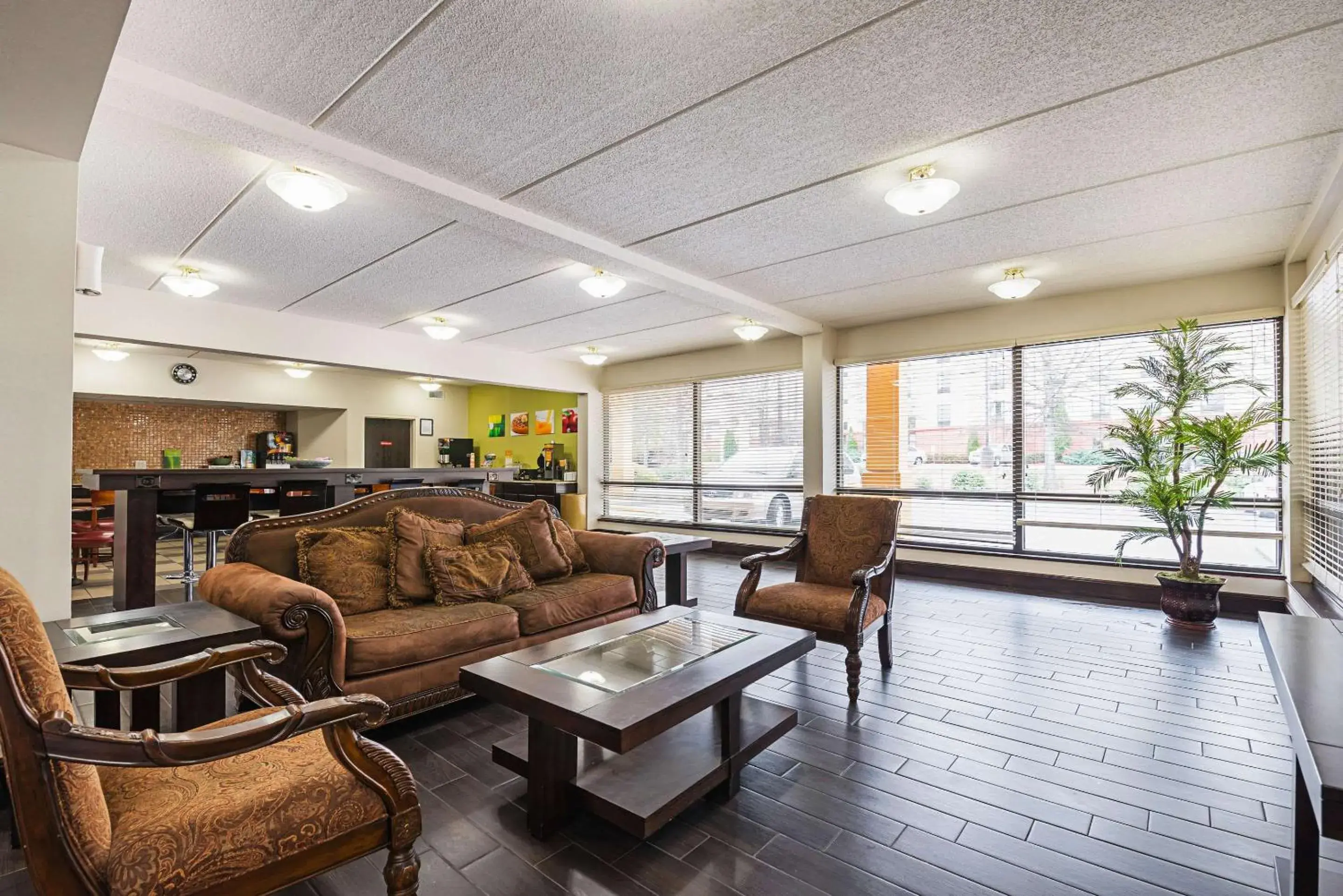 Lobby or reception in Quality Inn Airport - Southeast Lobby or reception in Quality Inn Airport - Southeast