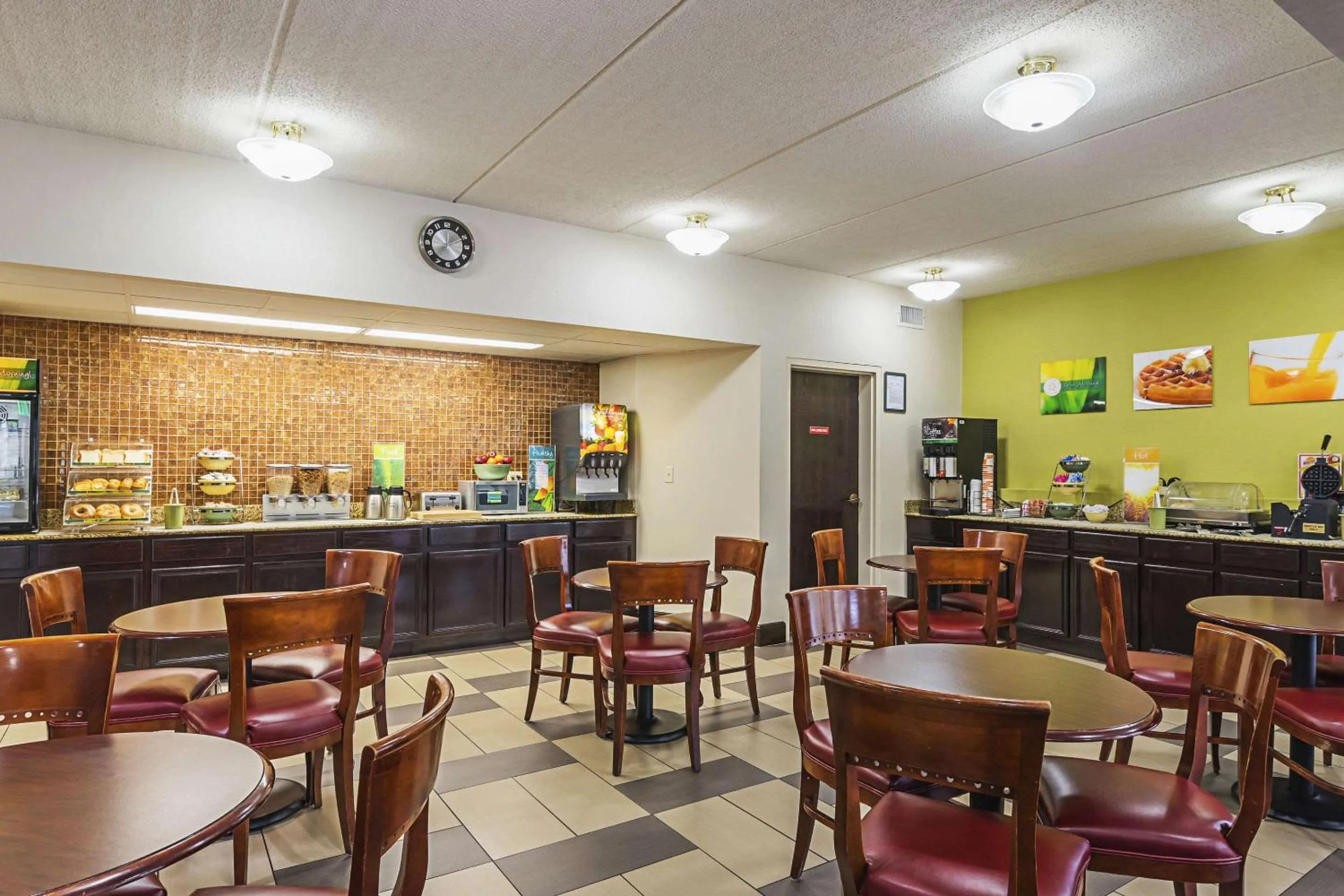 Restaurant/places to eat in Quality Inn Airport - Southeast